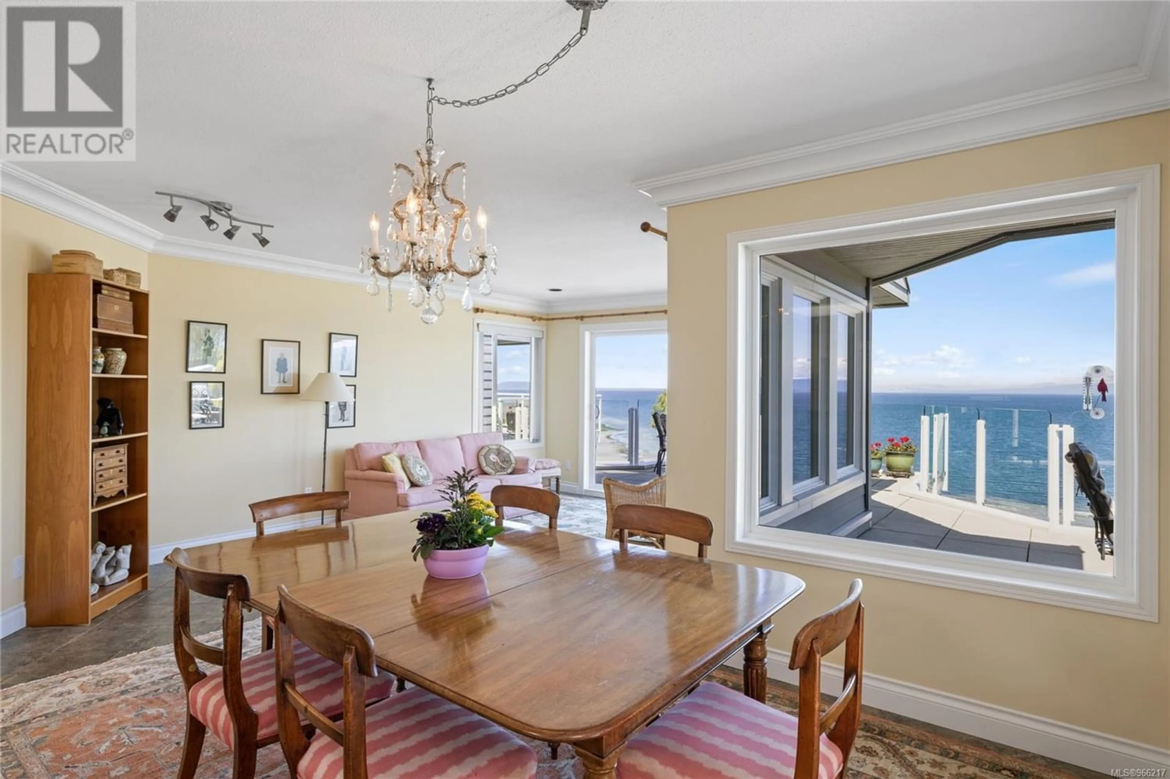 Dining room for 301 431 Crescent Rd W, Qualicum Beach British Columbia V9K2K2