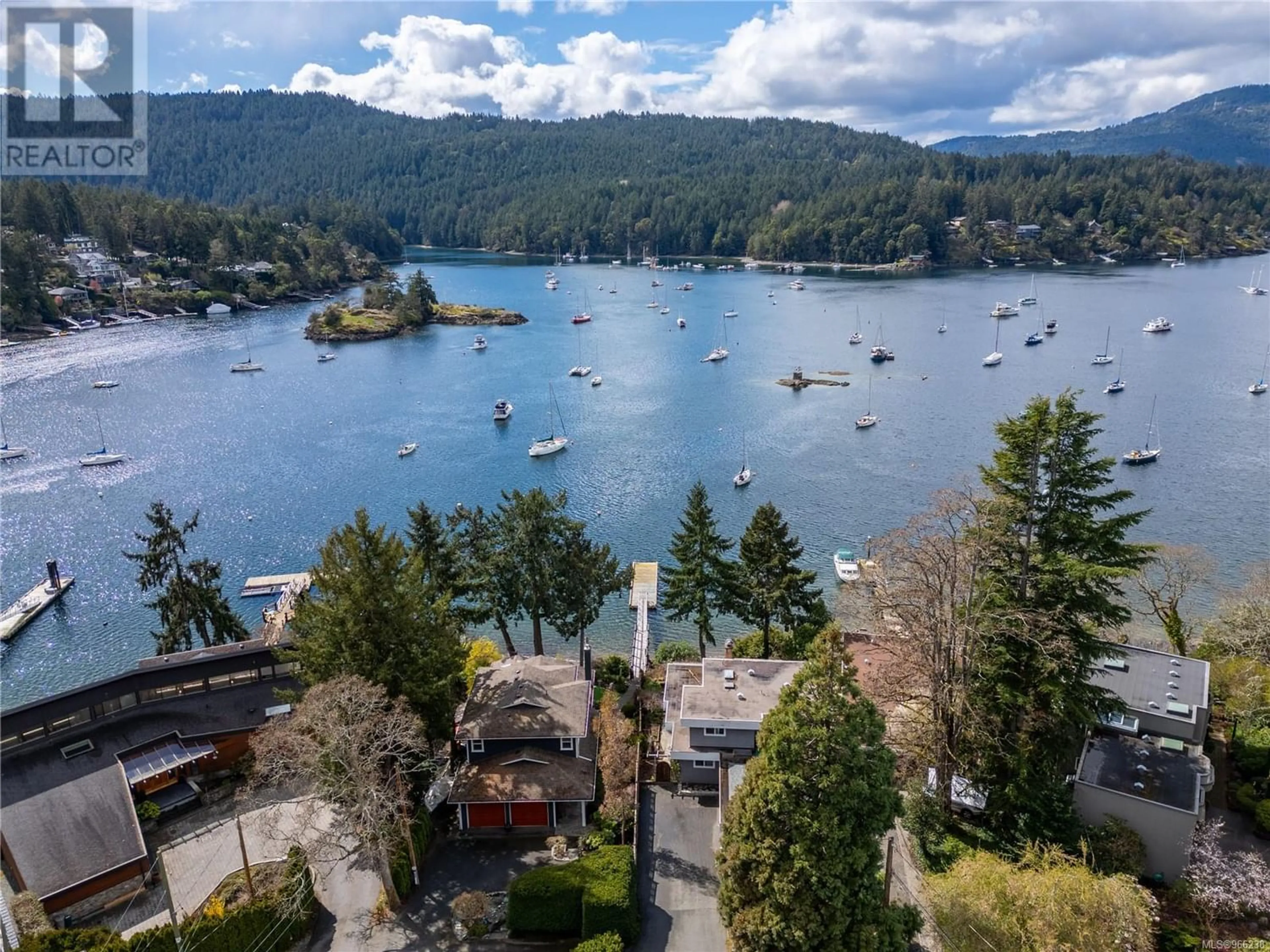 Lakeview for 7082 Brentwood Dr, Central Saanich British Columbia V8M1B6