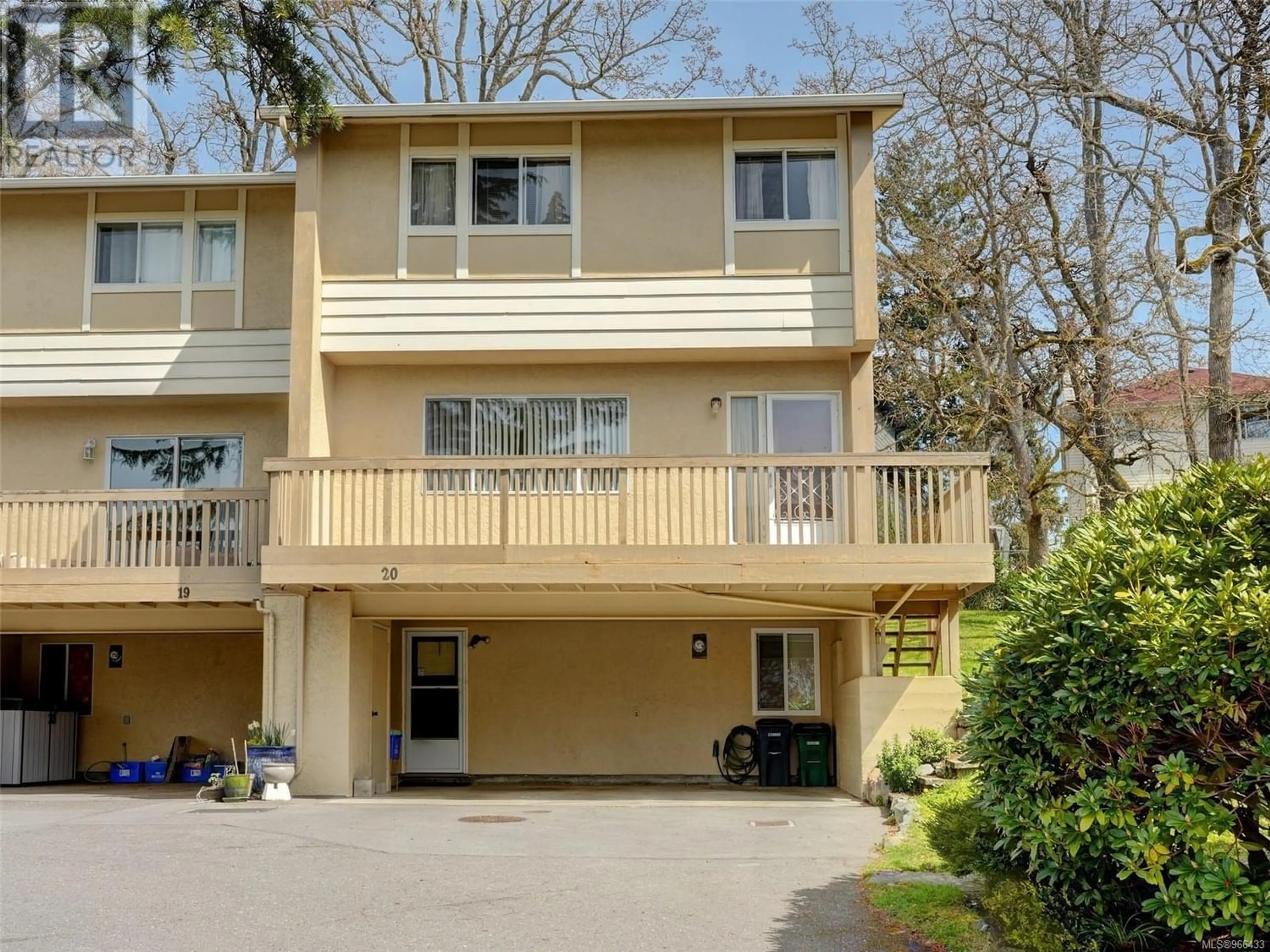 A pic from exterior of the house or condo for 20 3981 Nelthorpe St, Saanich British Columbia V8X3Z2