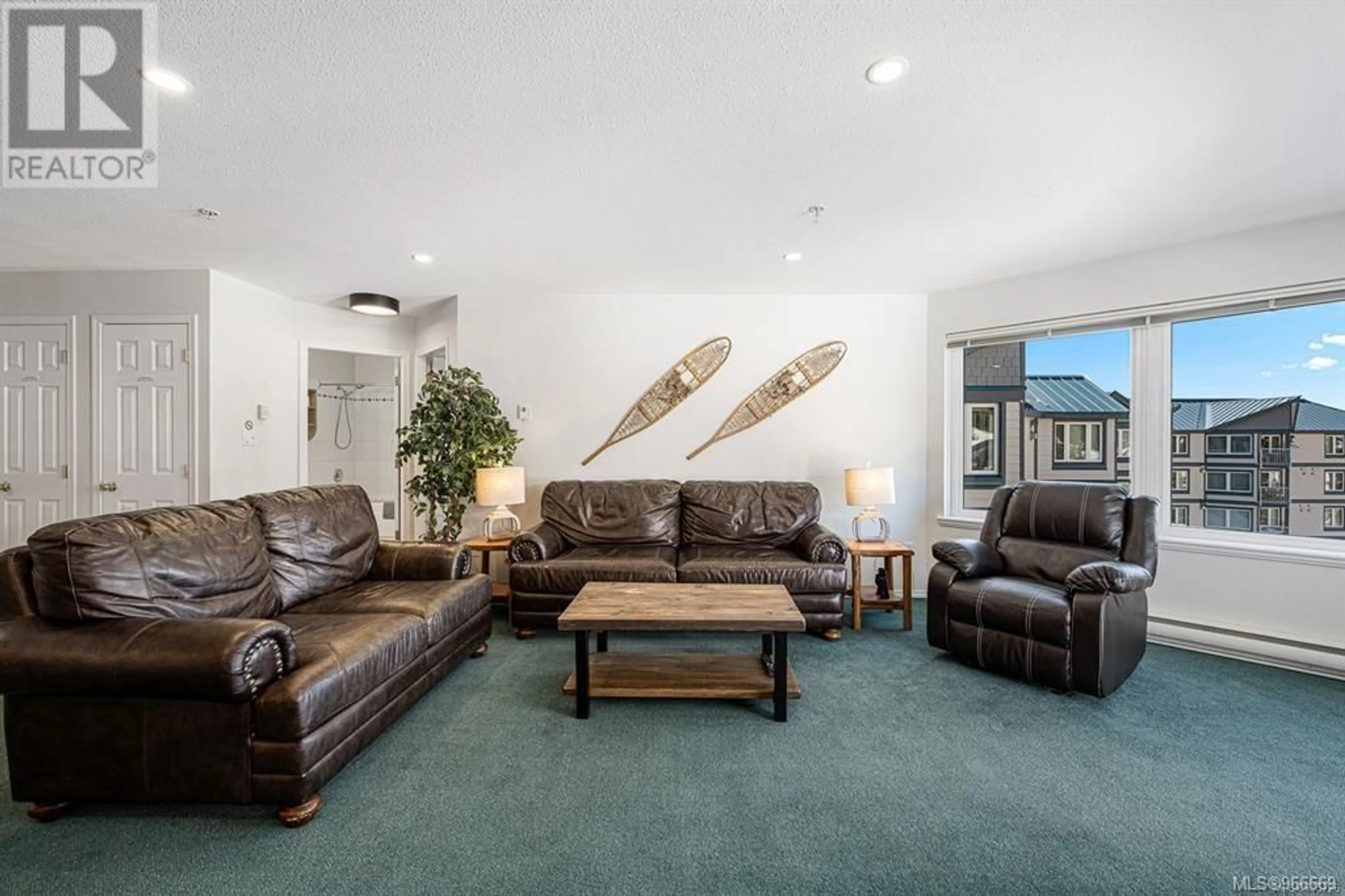 Living room, carpet floors for 313 1320 Henry Rd, Courtenay British Columbia V9J1L0