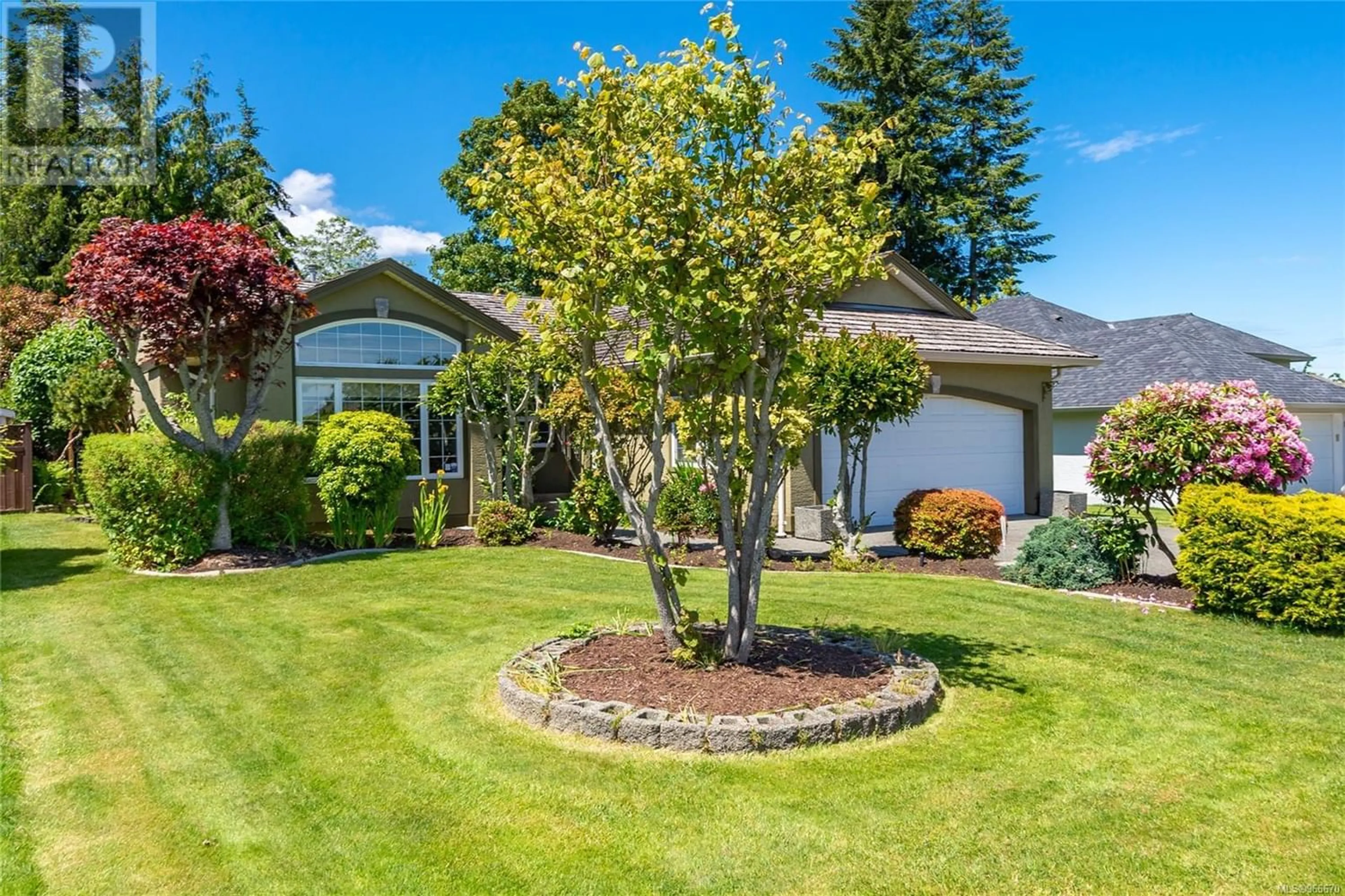 Frontside or backside of a home for 1920 Fairway Dr, Campbell River British Columbia V9H1R4