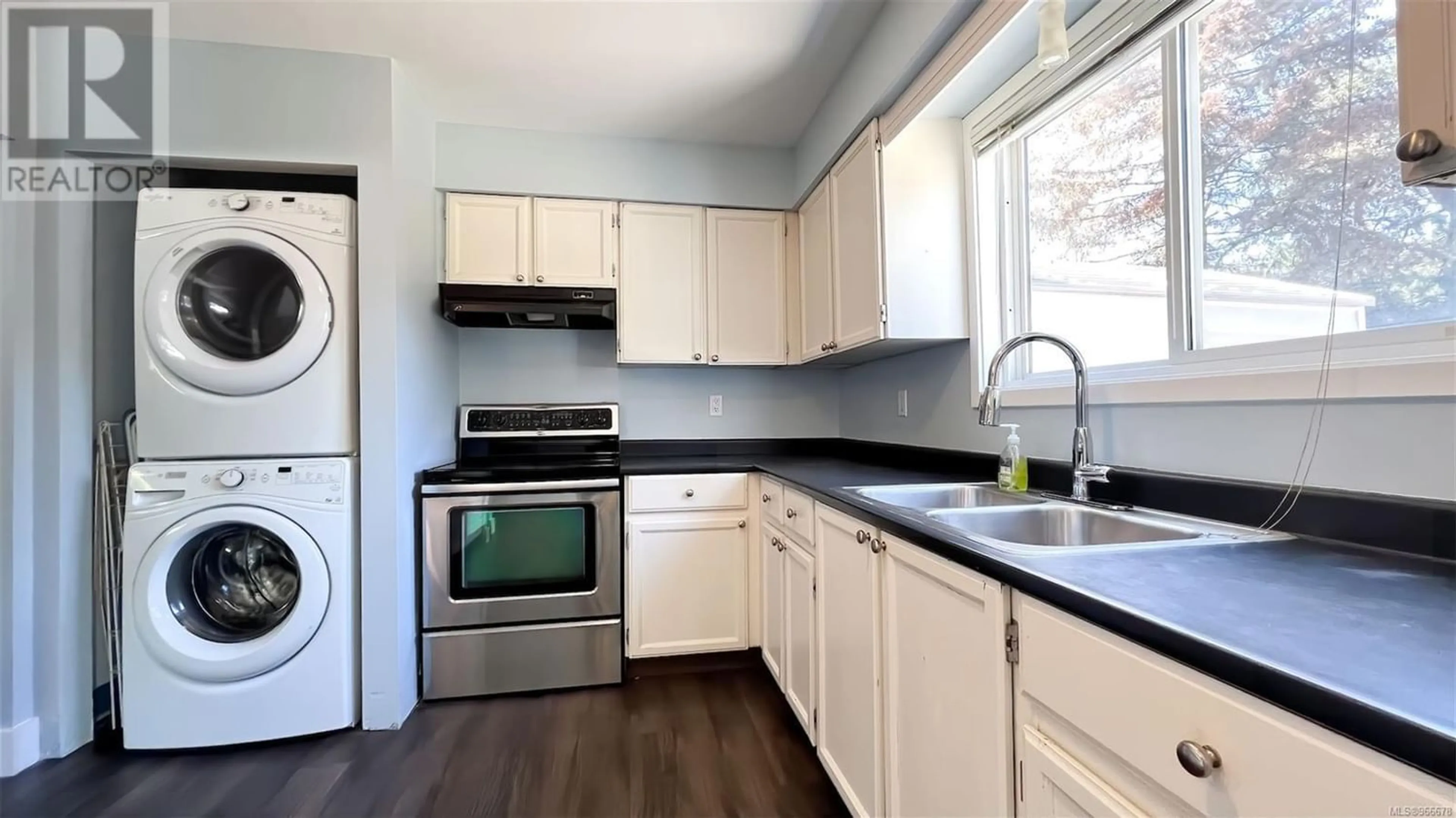 Standard kitchen for 960 Walker St, Victoria British Columbia V9A4C4