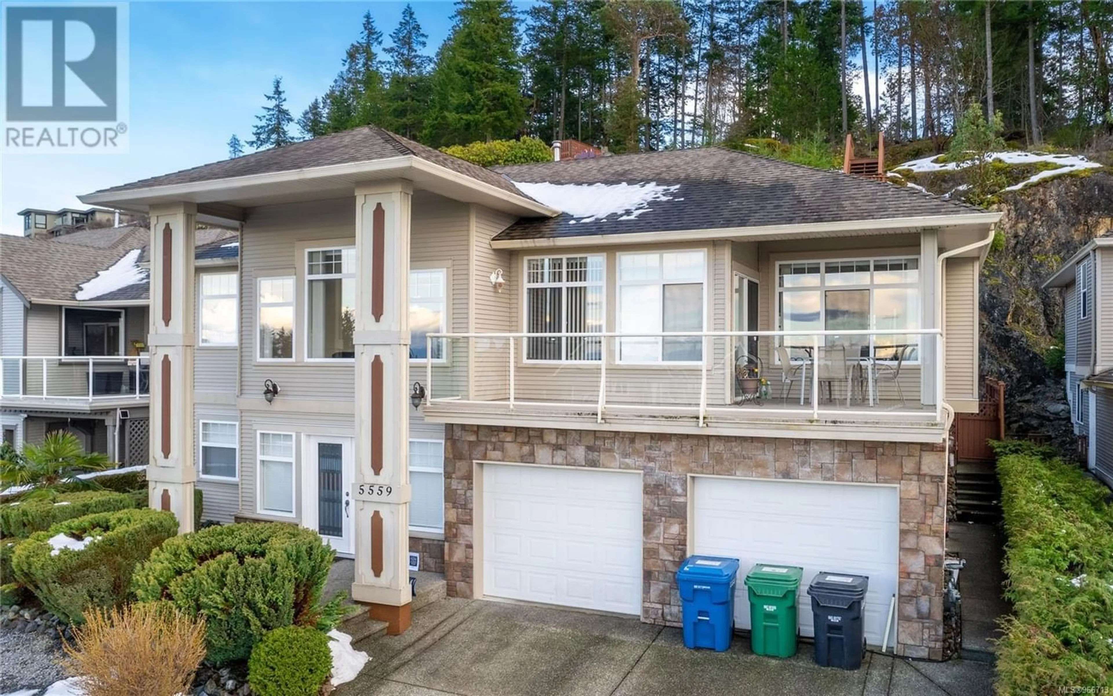 Frontside or backside of a home for 5559 Cliffside Rd, Nanaimo British Columbia V9T6R3