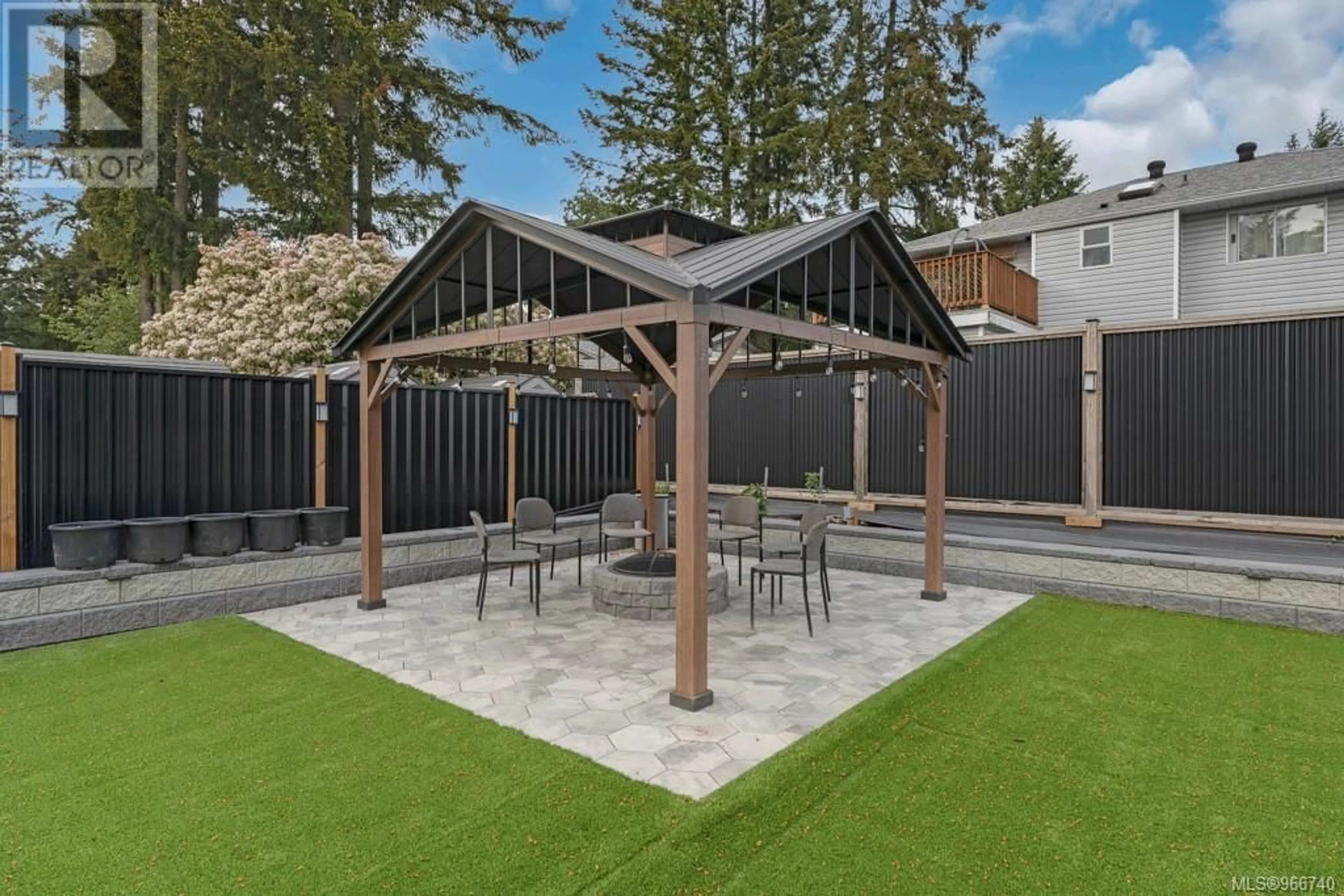 Patio for 4168 Uplands Dr, Nanaimo British Columbia V9T5K5