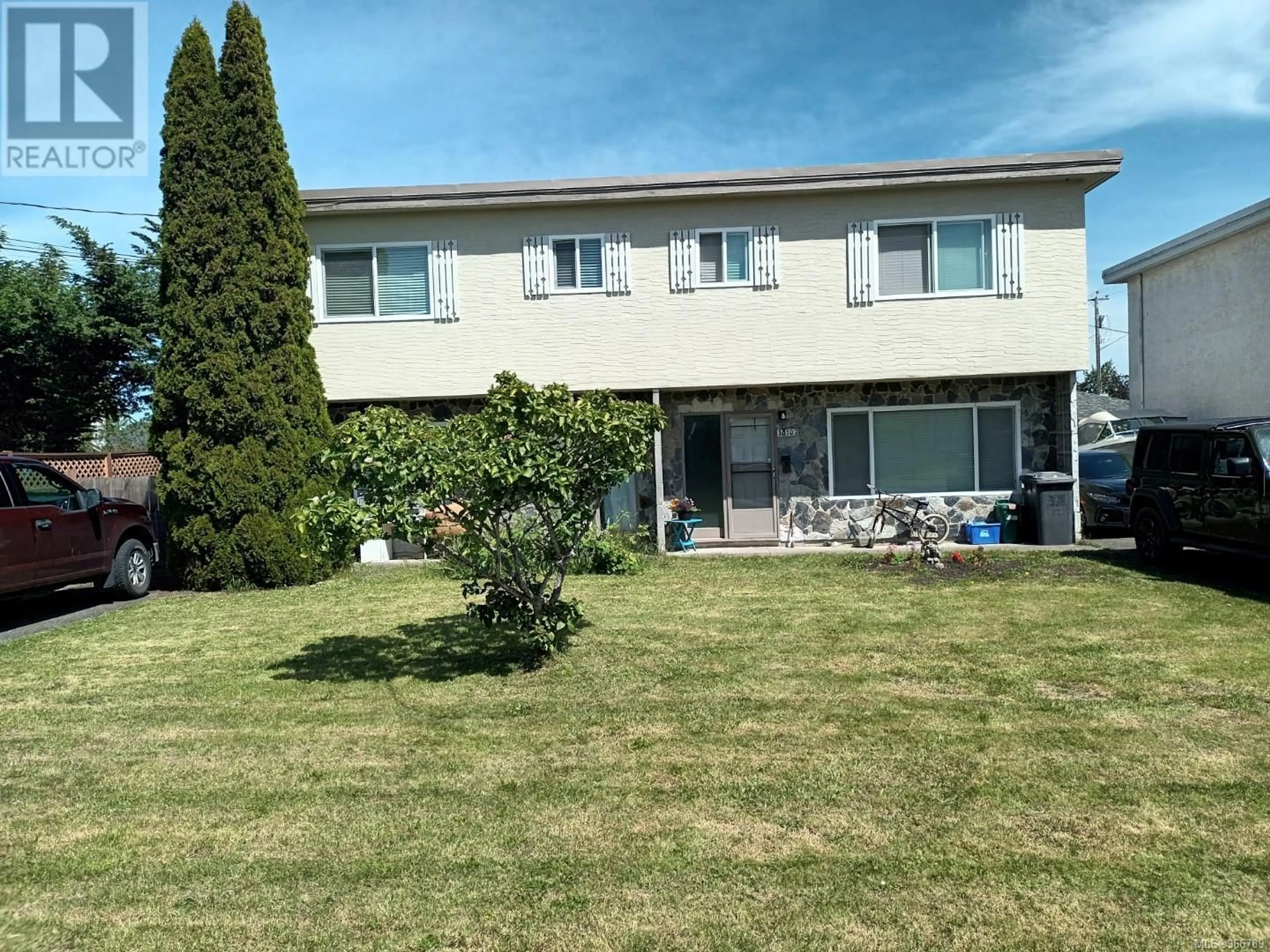 Frontside or backside of a home for 10107 10109 Pleasant St, Sidney British Columbia V8L3P1