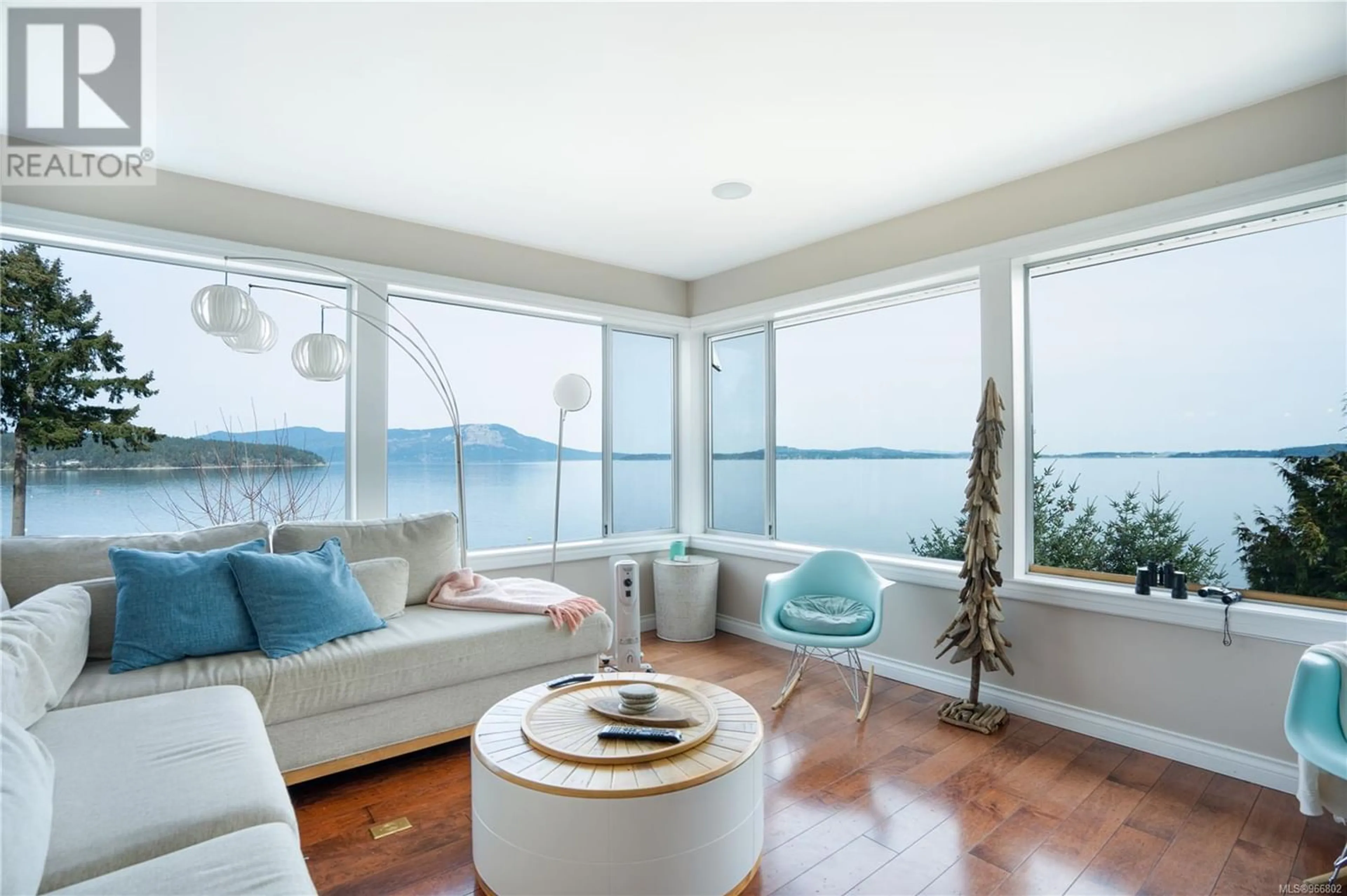 Living room for 2411 MILL BAY Rd, Mill Bay British Columbia V0R2P1