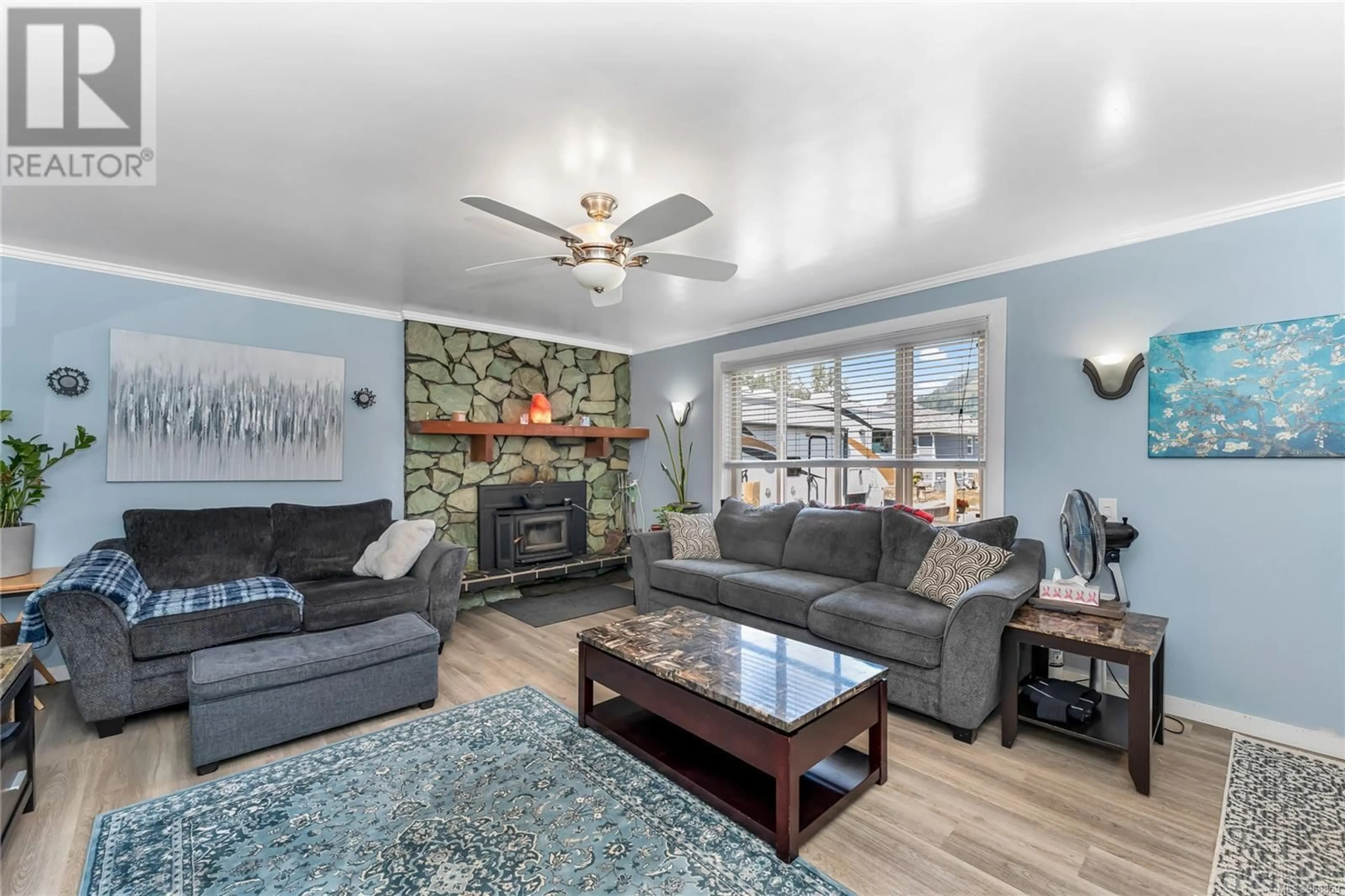 Living room, wood floors for 48 Hemlock St, Lake Cowichan British Columbia V0R2G0