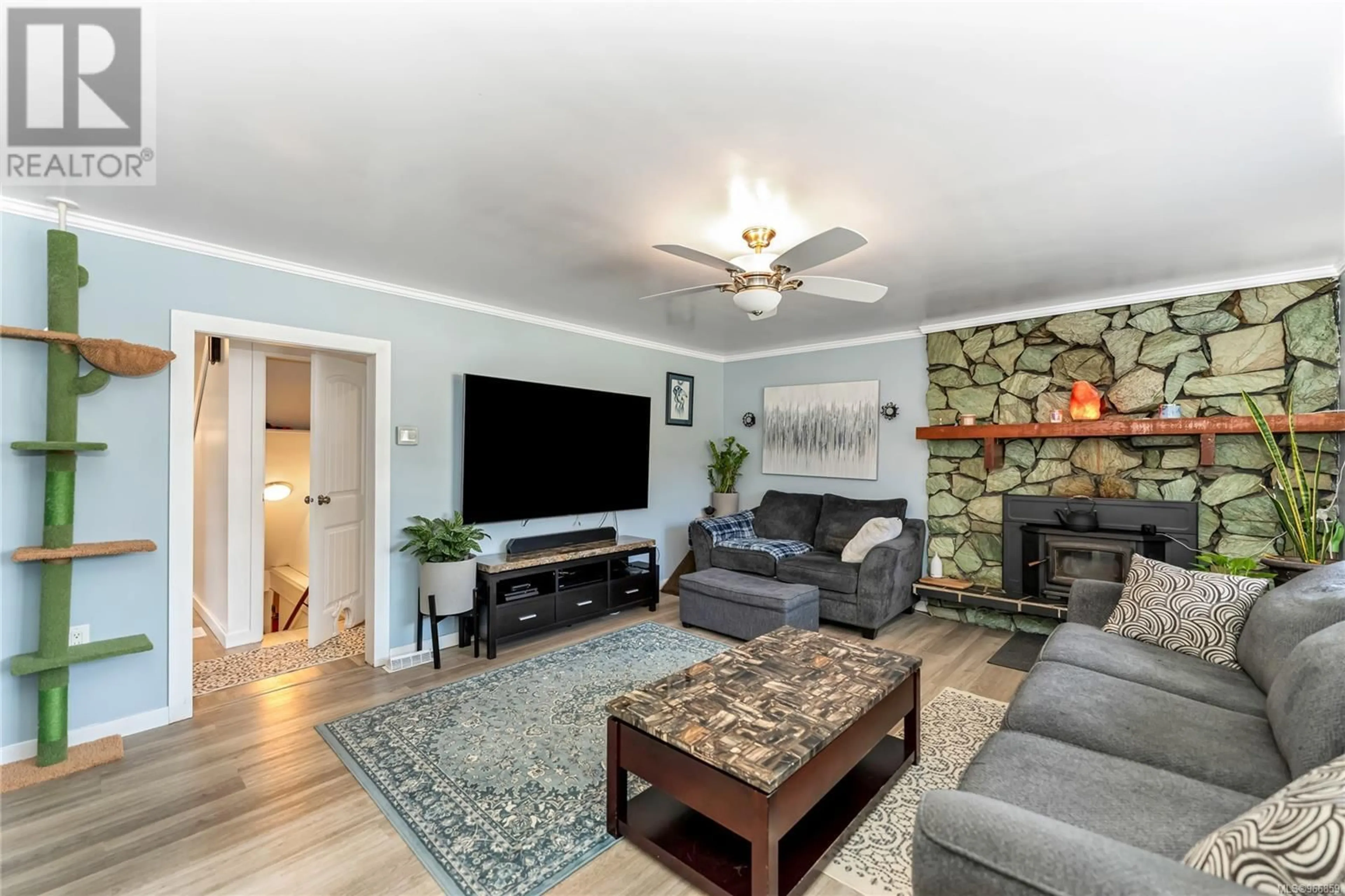 Living room, wood floors for 48 Hemlock St, Lake Cowichan British Columbia V0R2G0