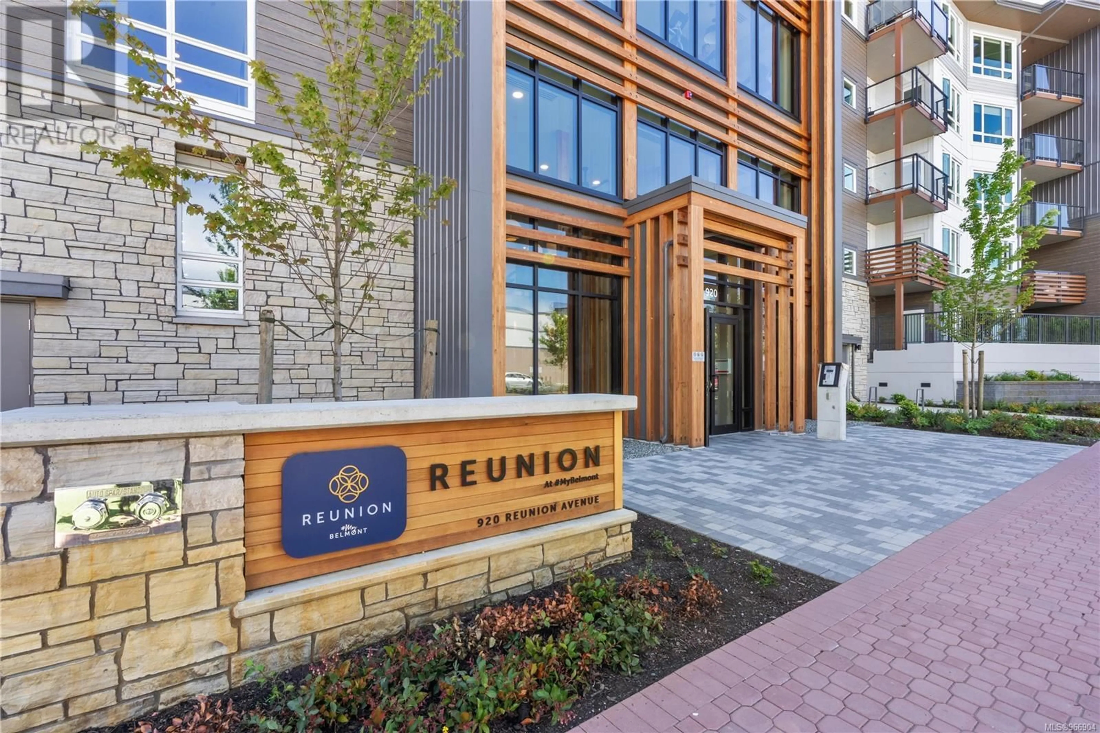 Indoor foyer for 538 920 Reunion Ave, Langford British Columbia V9B0W8