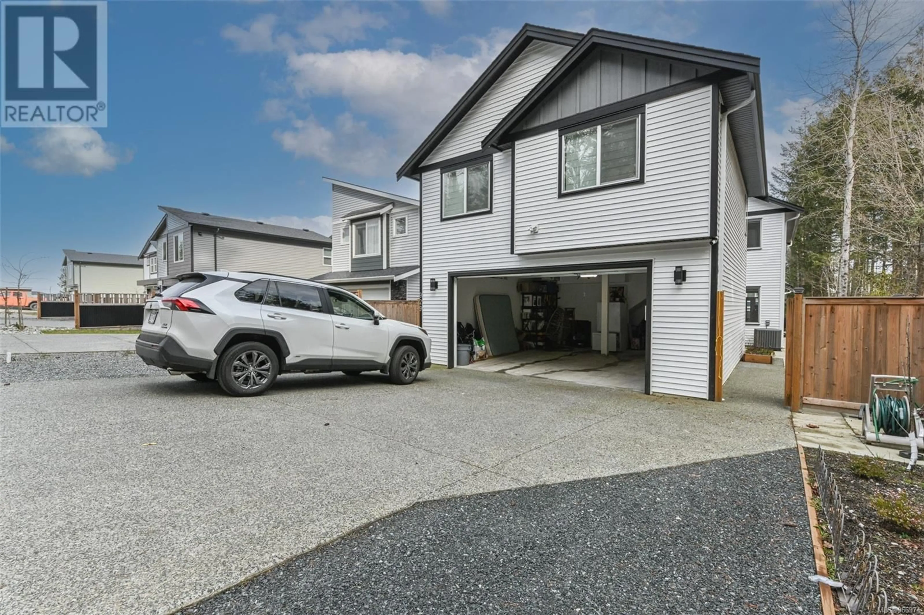 Outside view for 929 Monga Rd, Nanaimo British Columbia V9R3T4