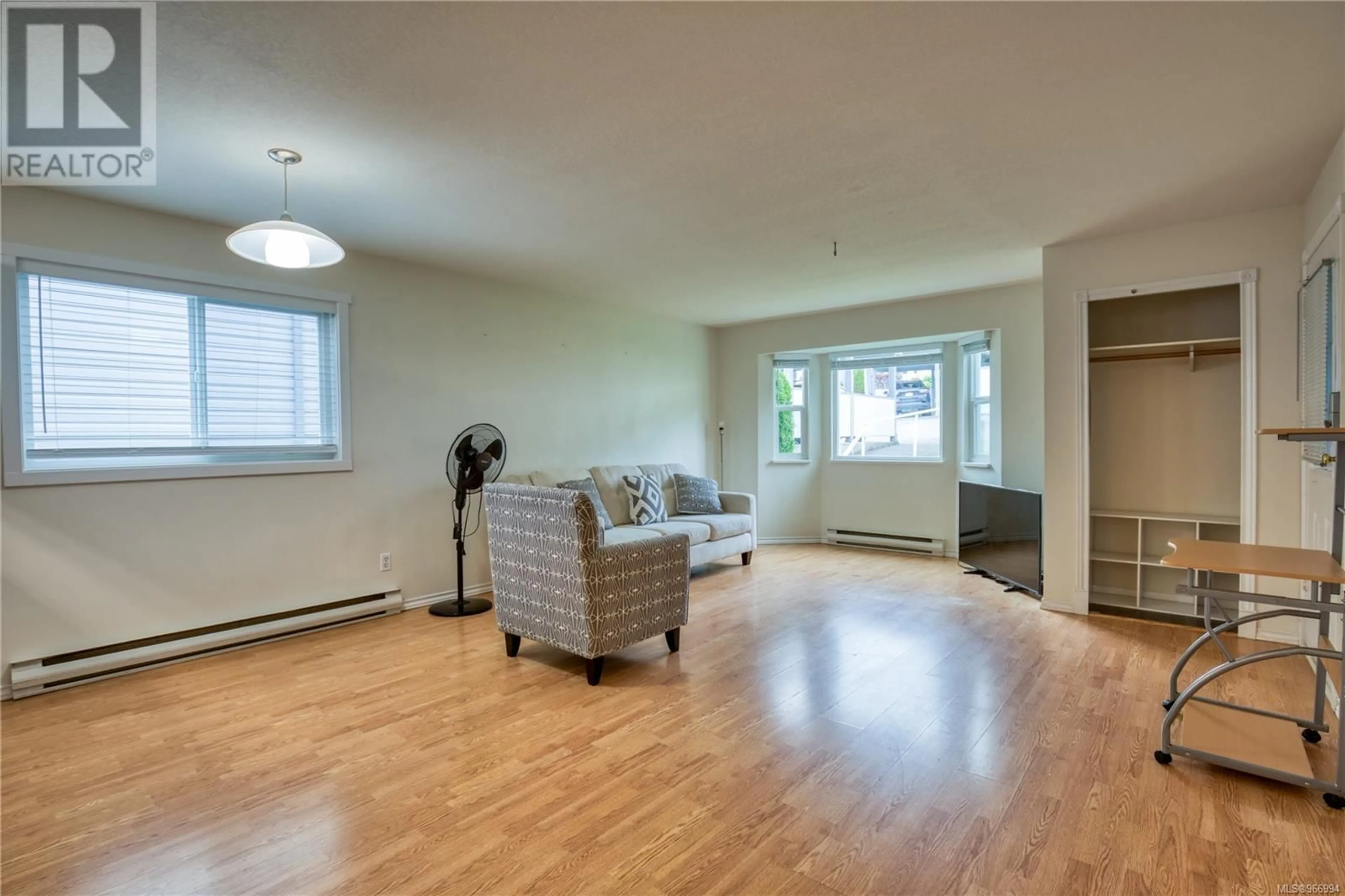 Living room for 34 262 Harwell Rd, Nanaimo British Columbia V9R6V1