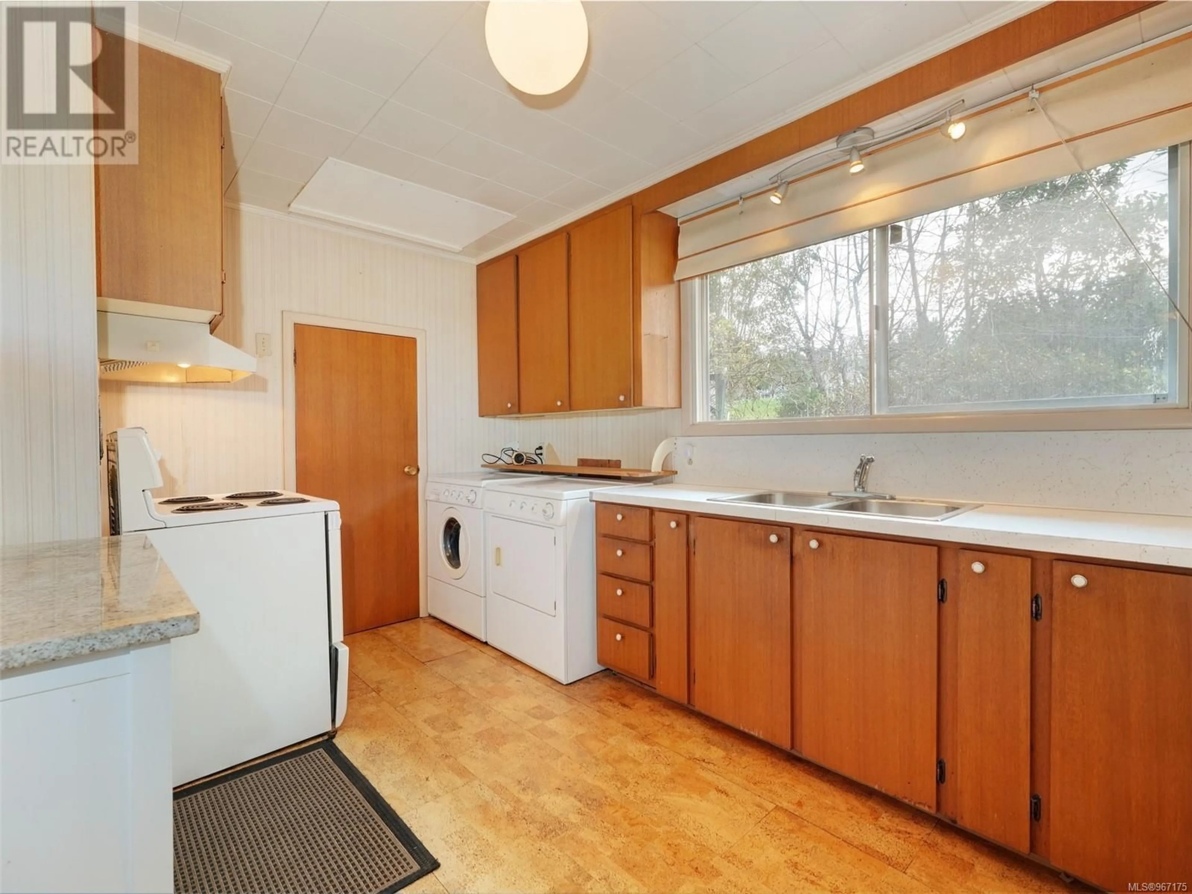 Standard kitchen for 8705 Aldous Terr, North Saanich British Columbia V8L1L3