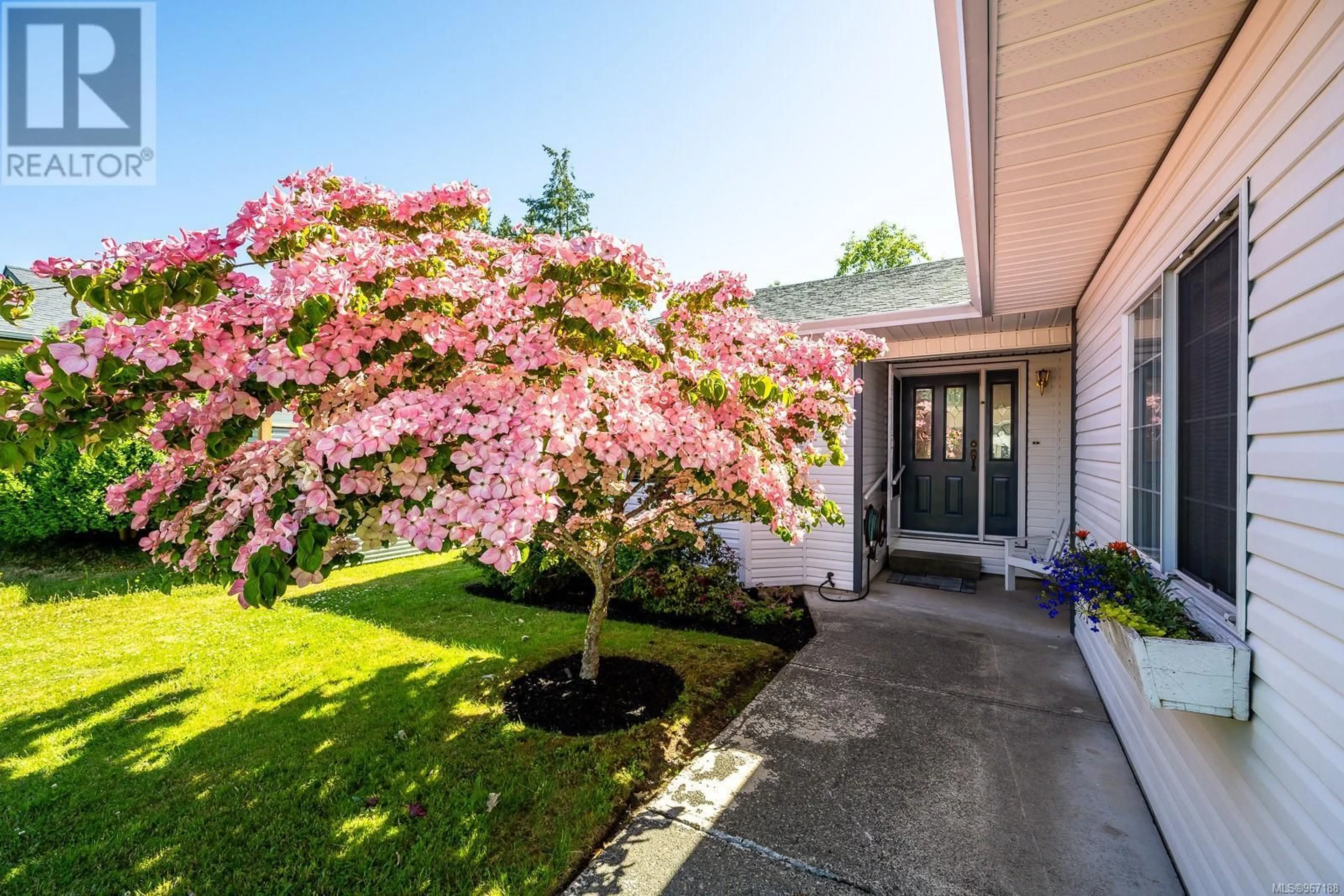 Patio for A 610 Bunting Pl, Comox British Columbia V9M3R1