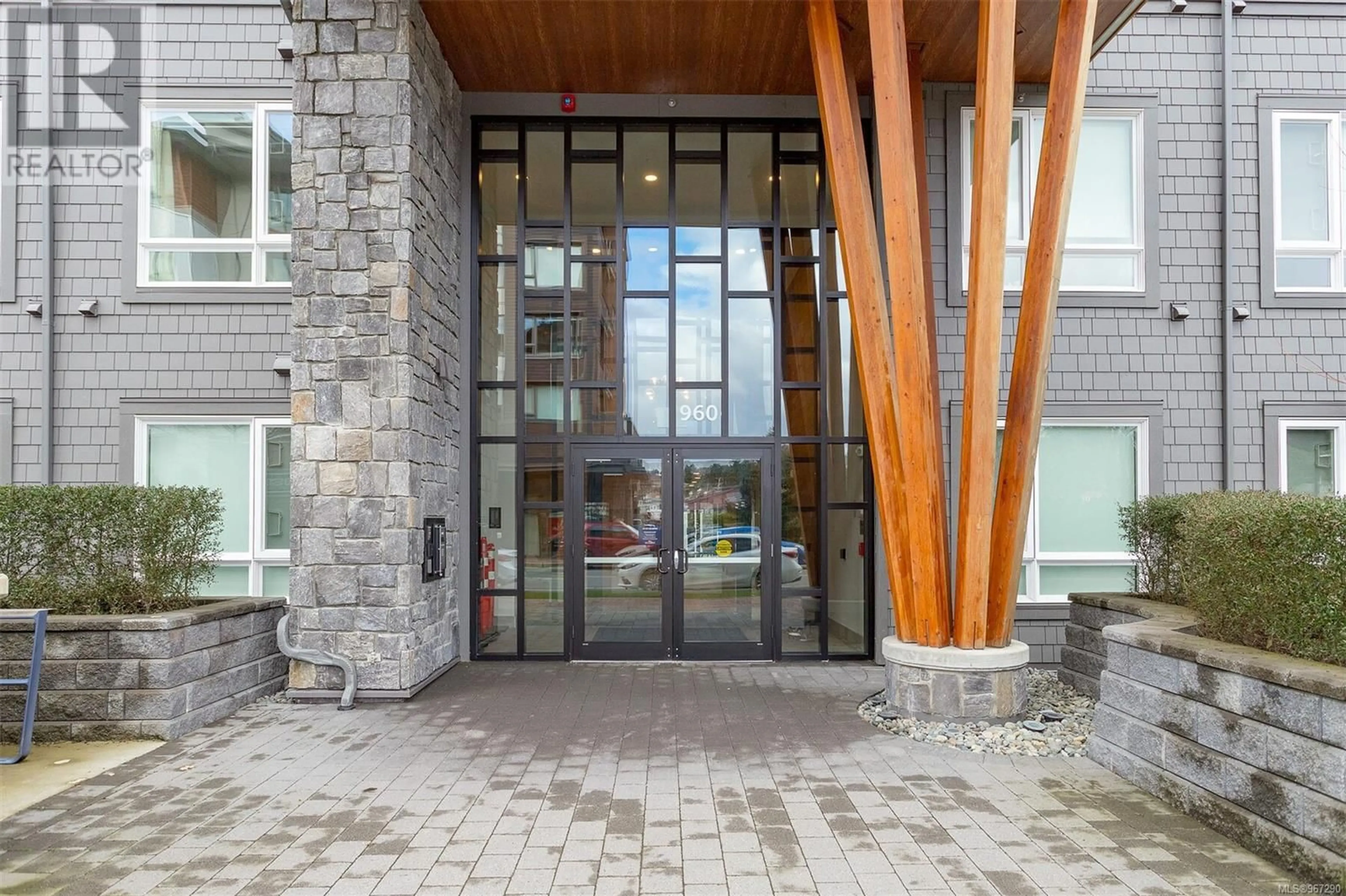 Indoor foyer for 509 960 Reunion Ave, Langford British Columbia V9B2X5