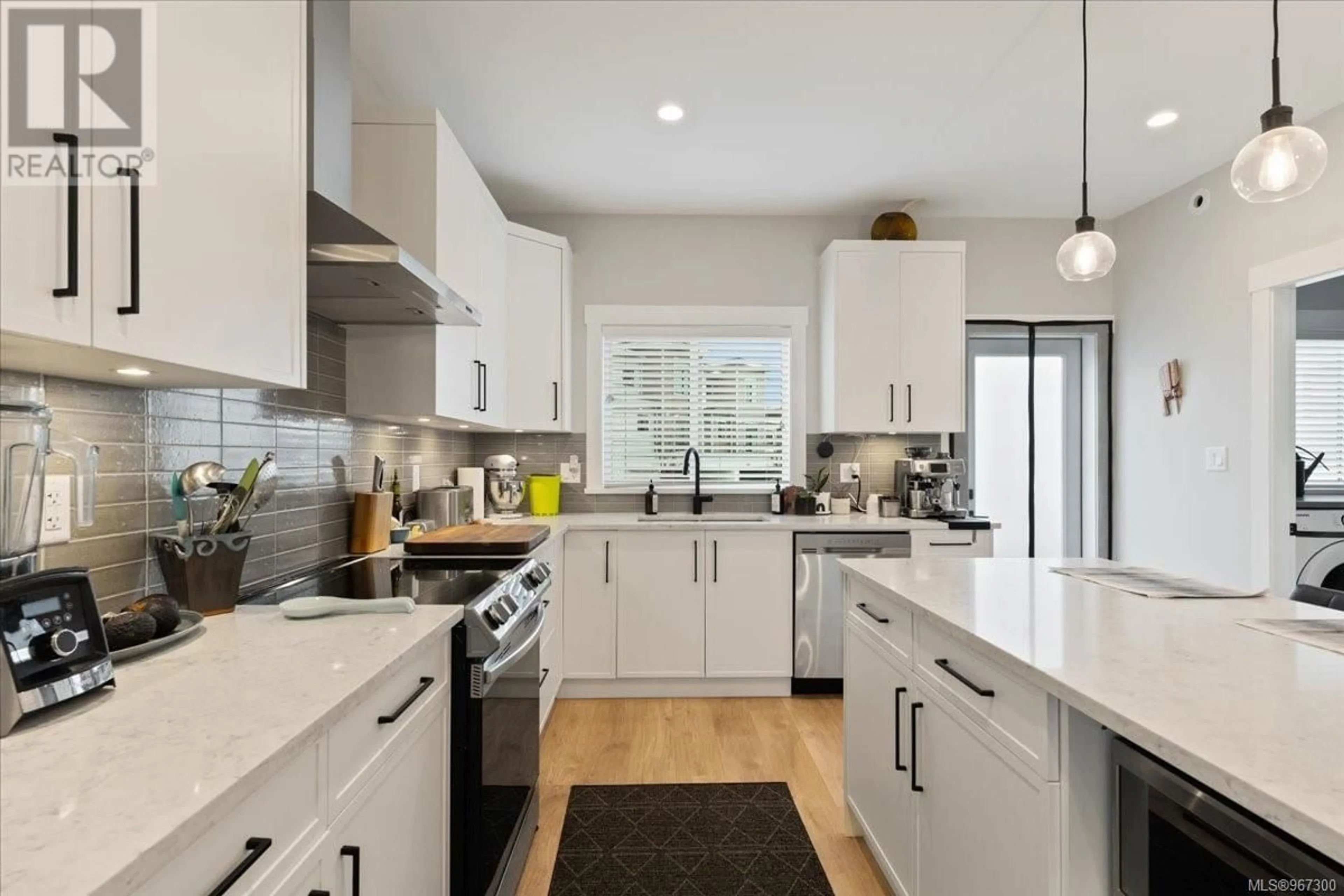 Contemporary kitchen for 1360 Flint Ave, Langford British Columbia V9B5N1