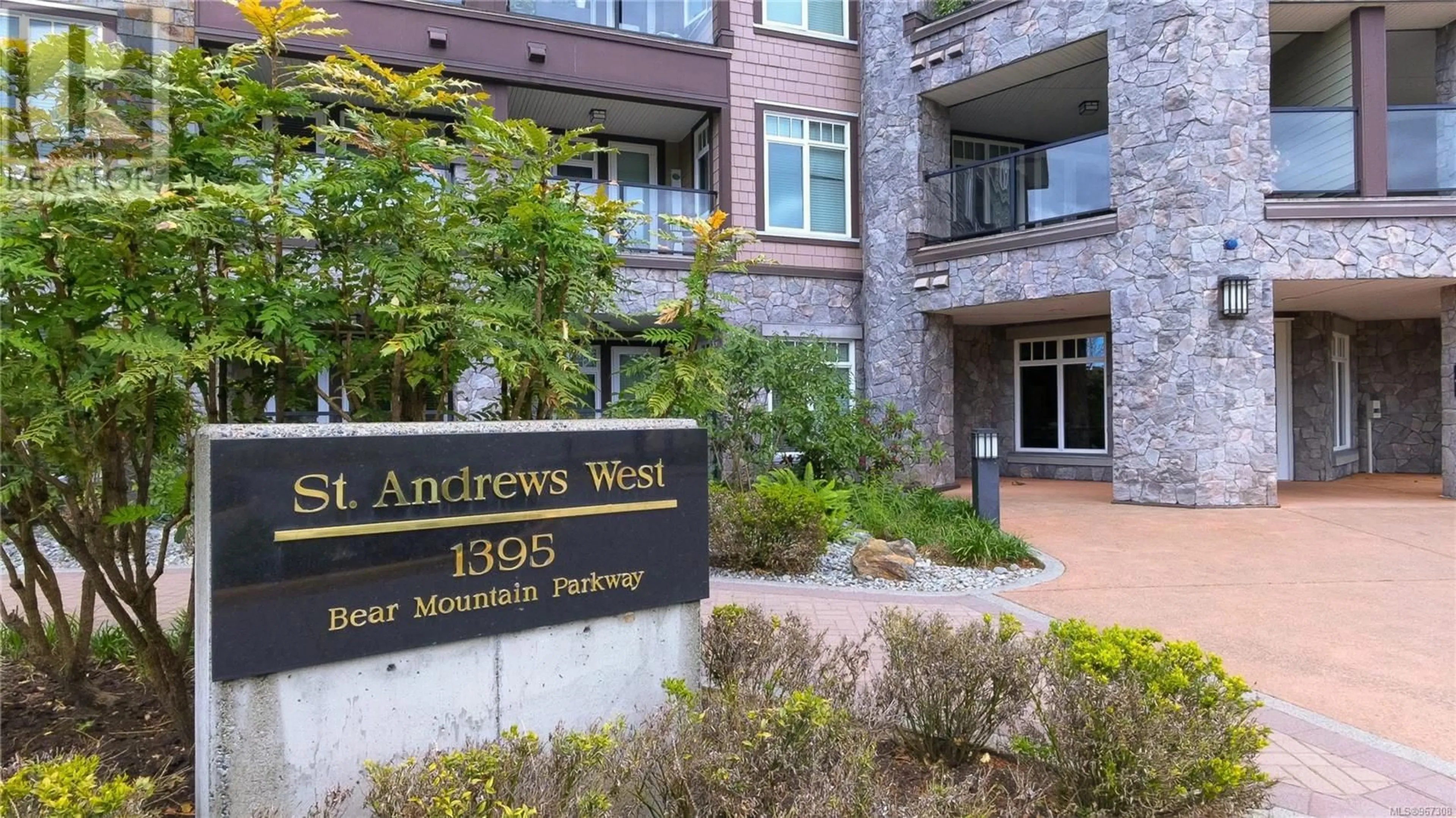 Indoor foyer for 117 1395 Bear Mountain Pkwy, Langford British Columbia V9B0E1