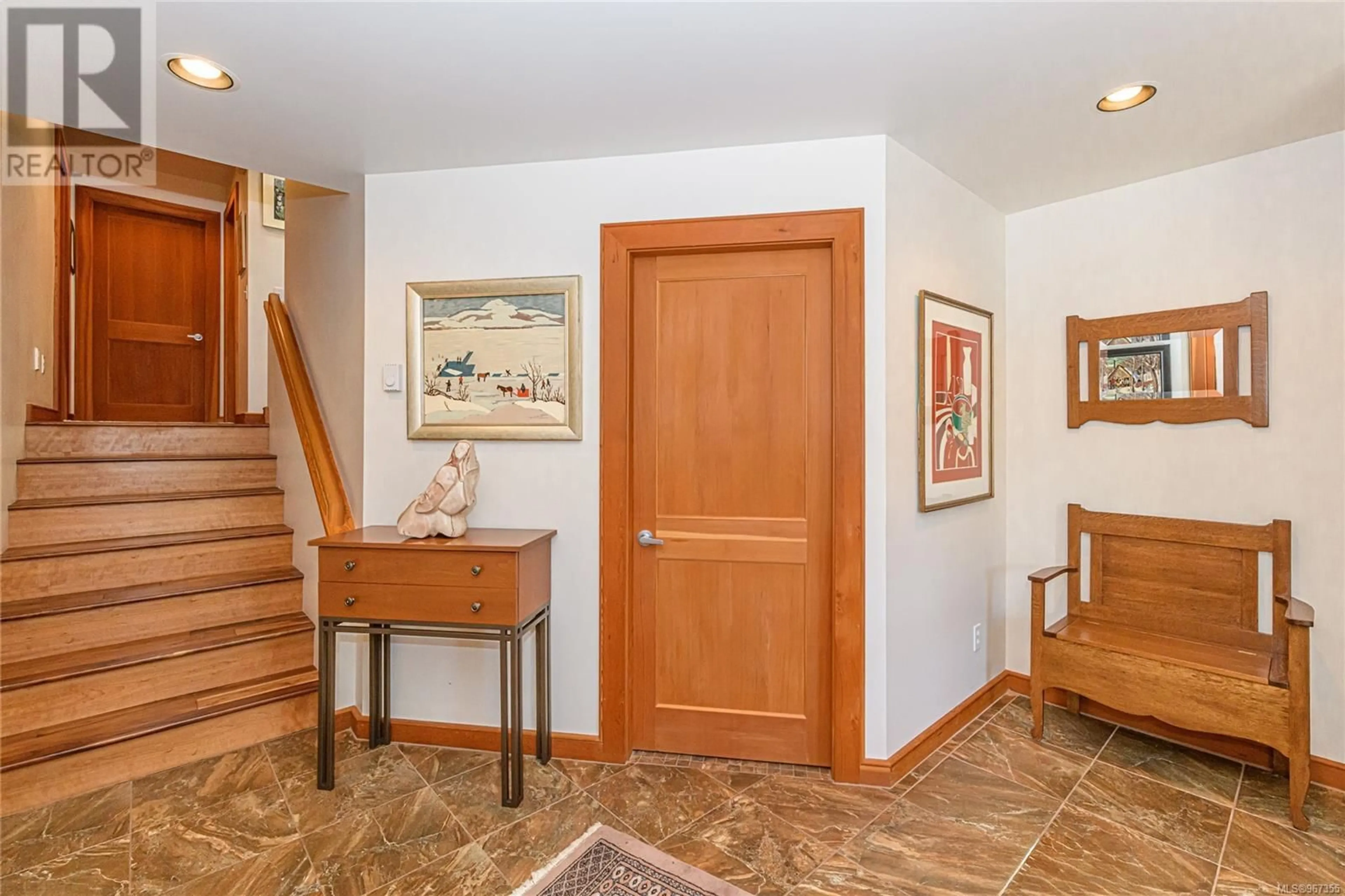 Indoor entryway, wood floors for 20 133 Corbett Rd, Salt Spring British Columbia V8K2W6