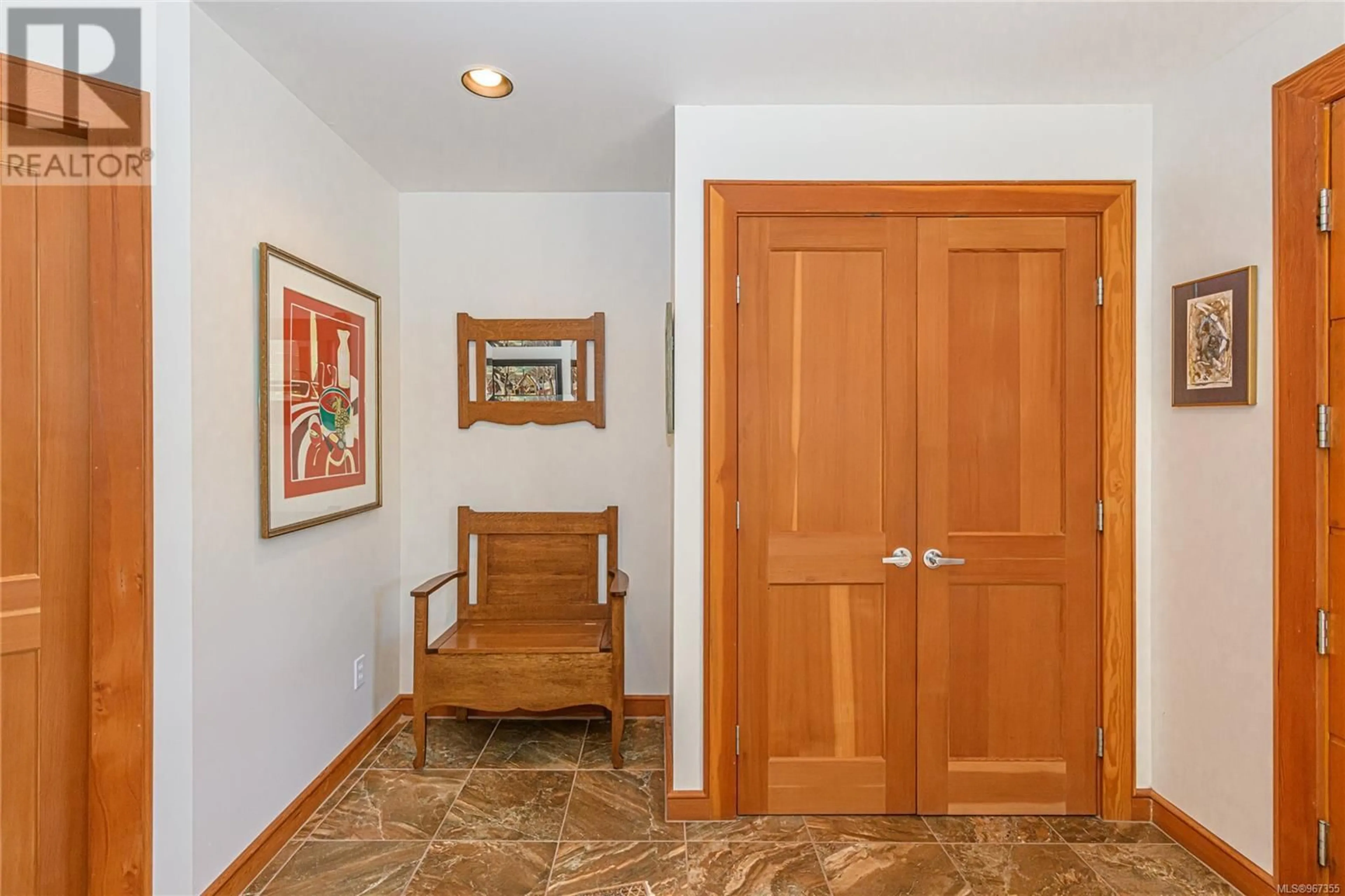 Indoor entryway, wood floors for 20 133 Corbett Rd, Salt Spring British Columbia V8K2W6