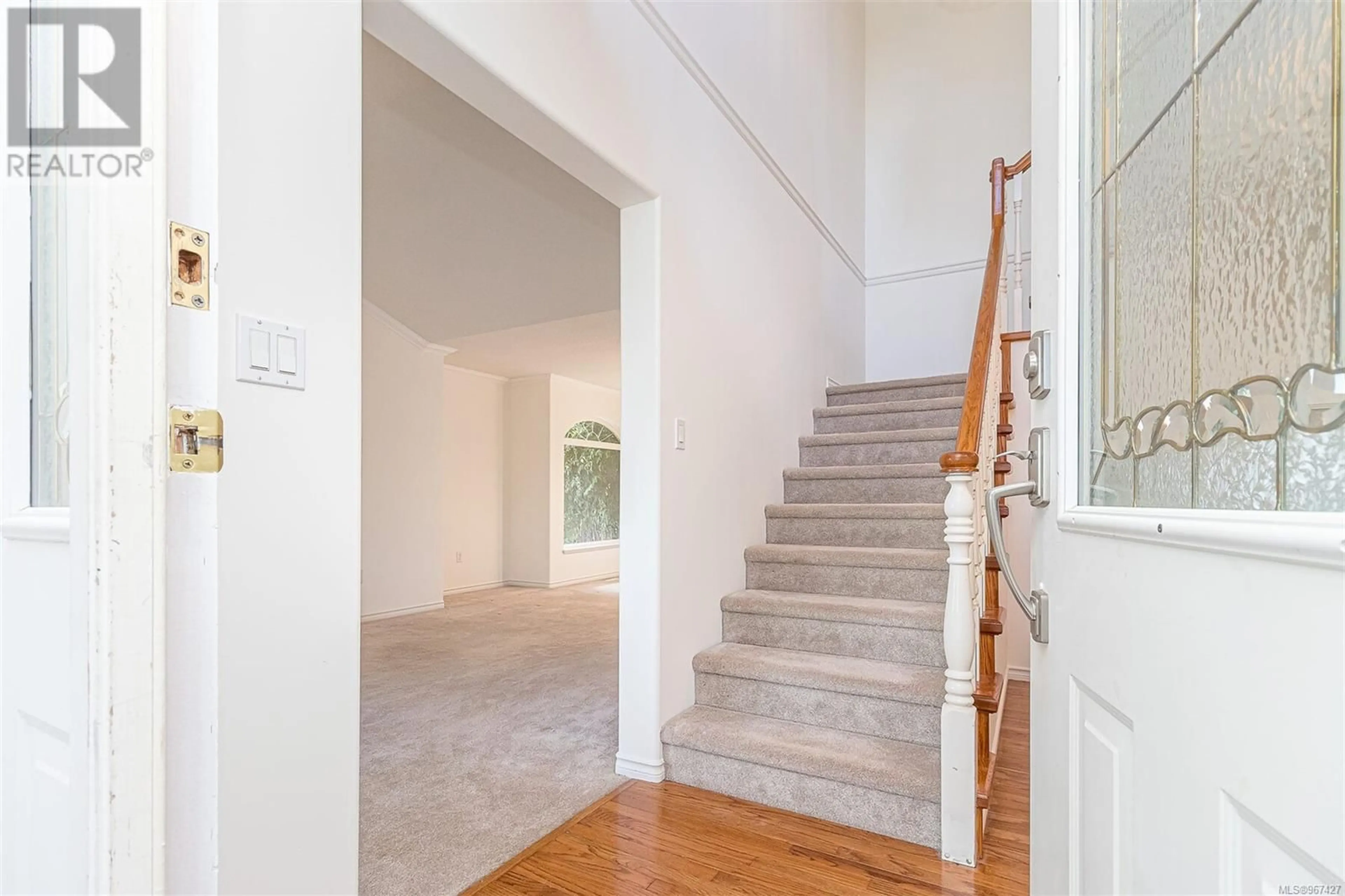 Indoor foyer, wood floors for 9866 Willow St, Chemainus British Columbia V0R1K0