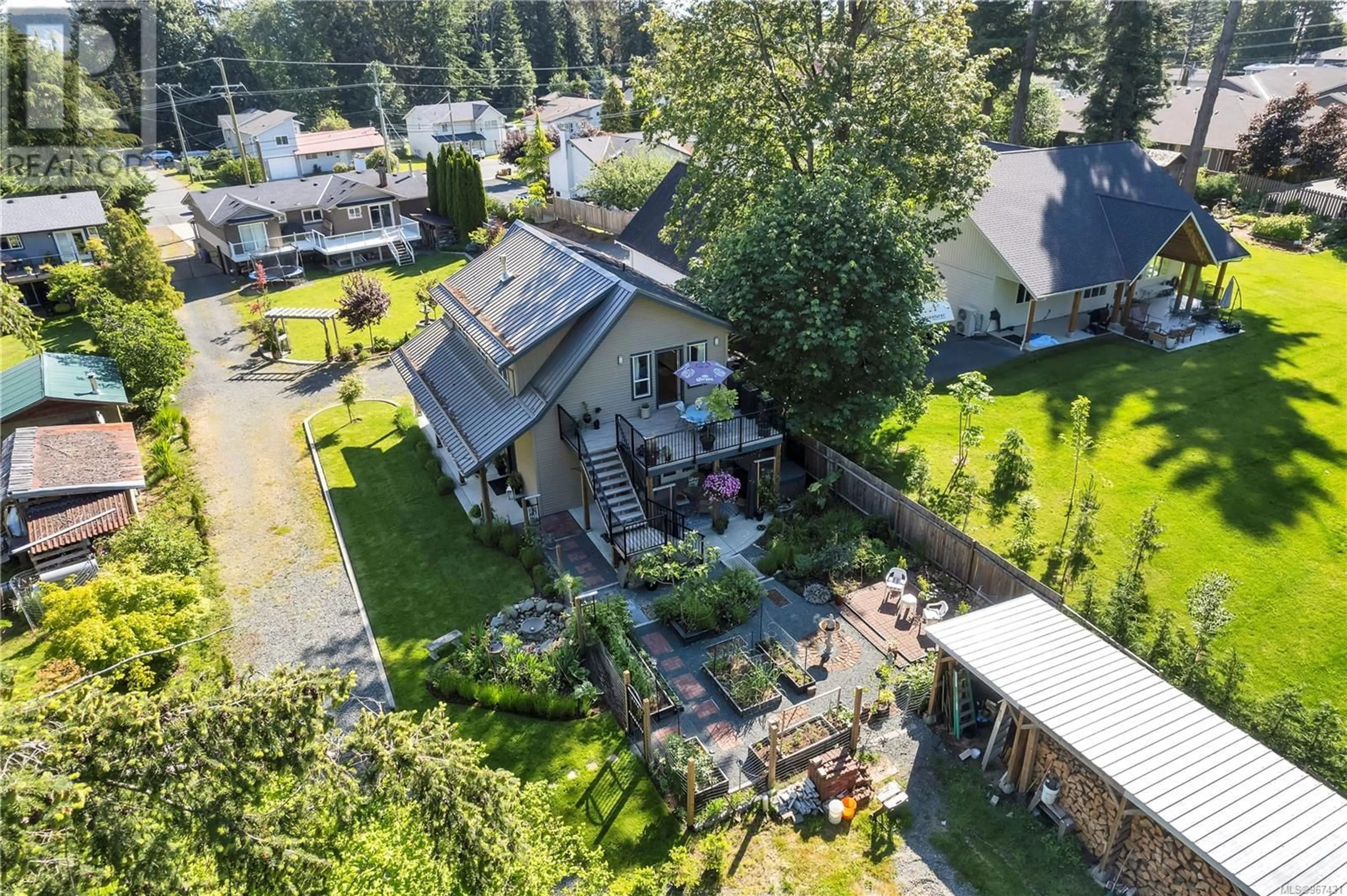Patio for 355 Harrogate Rd, Campbell River British Columbia V9W1W1