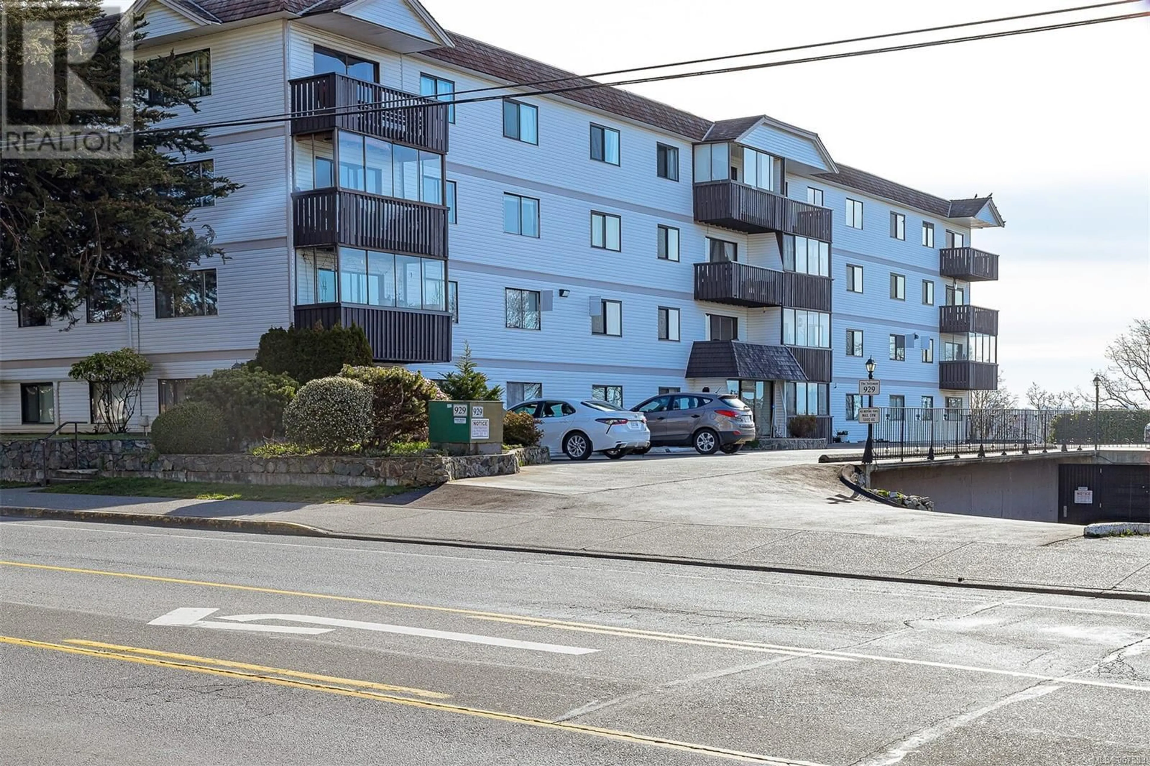 A pic from exterior of the house or condo for 408 929 Esquimalt Rd SE, Esquimalt British Columbia V9A3M7