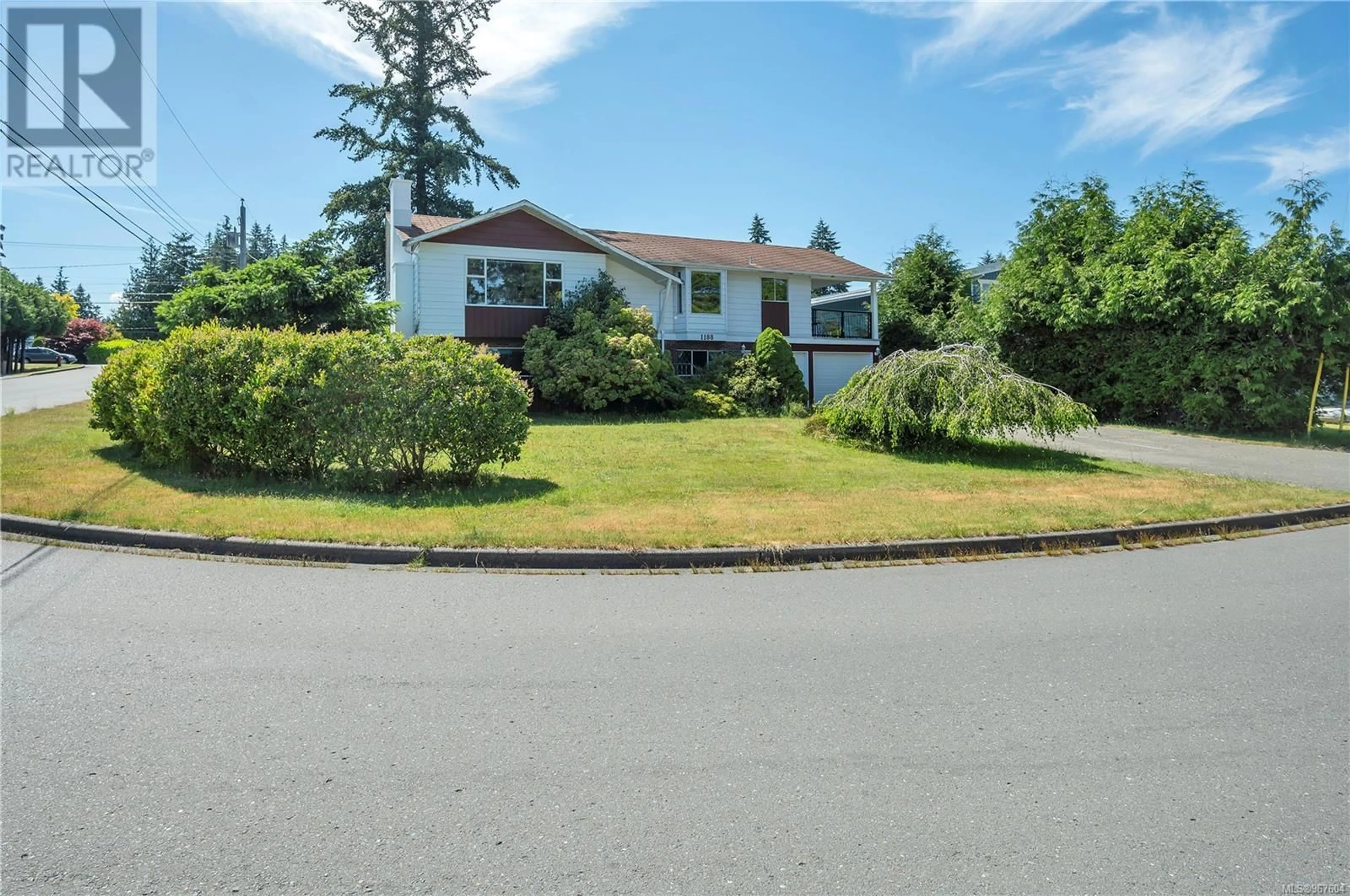 Frontside or backside of a home for 1188 Ash St, Campbell River British Columbia V9W1G7