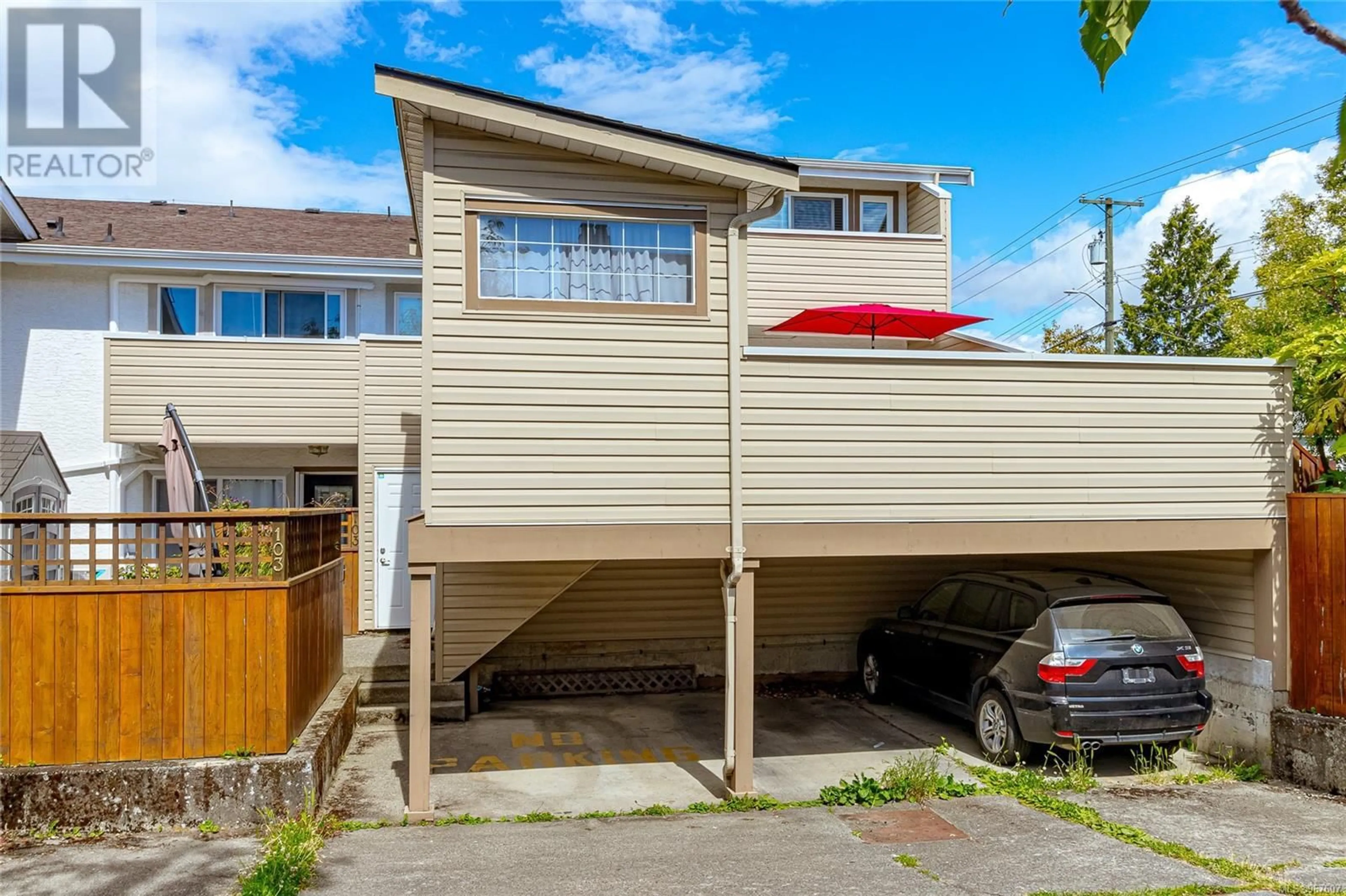 A pic from exterior of the house or condo for 104 156 St. Lawrence St, Victoria British Columbia V8V1X8