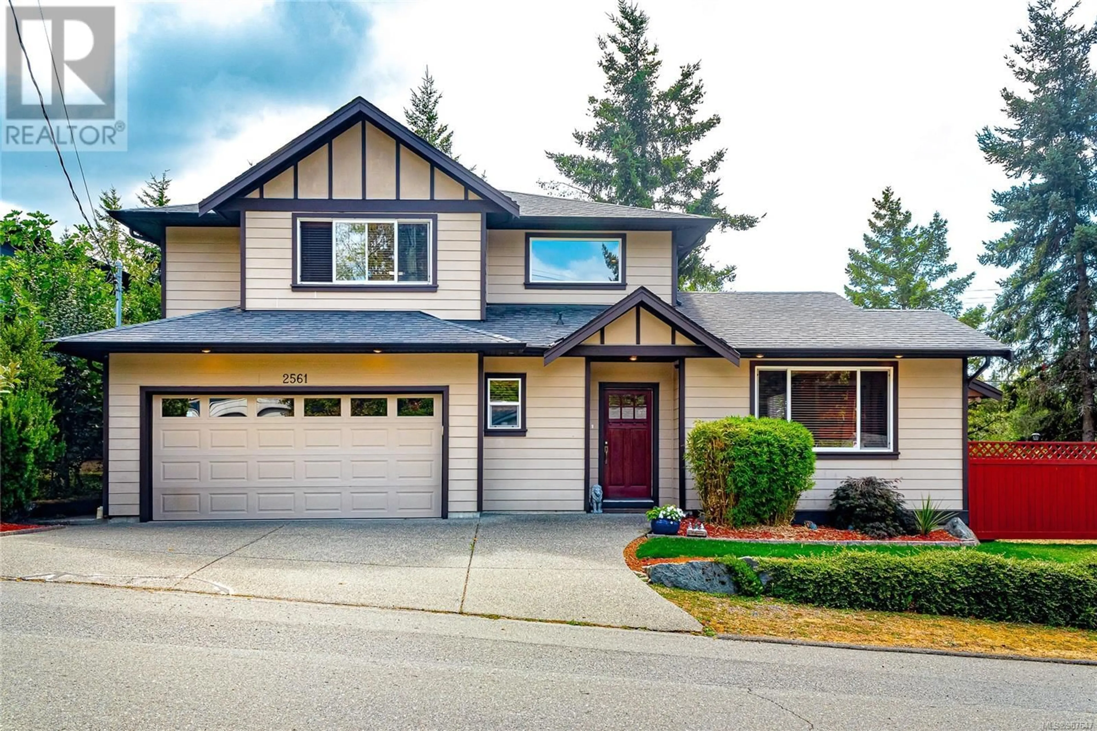 Home with vinyl exterior material for 2561 Magnum Pl, View Royal British Columbia V9B6C9