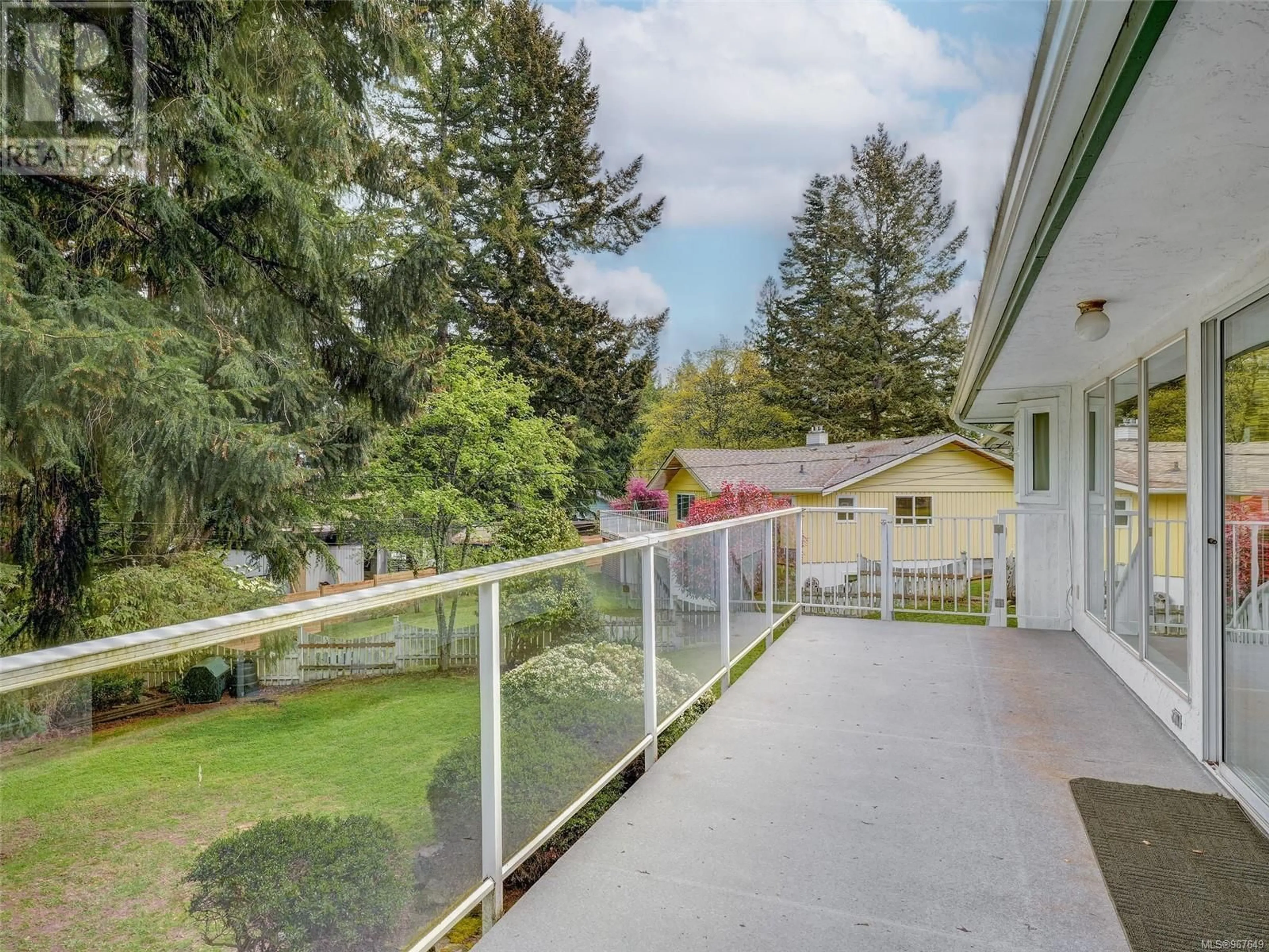 Patio for 812 Alvarado Terr, Saanich British Columbia V8Y1G6