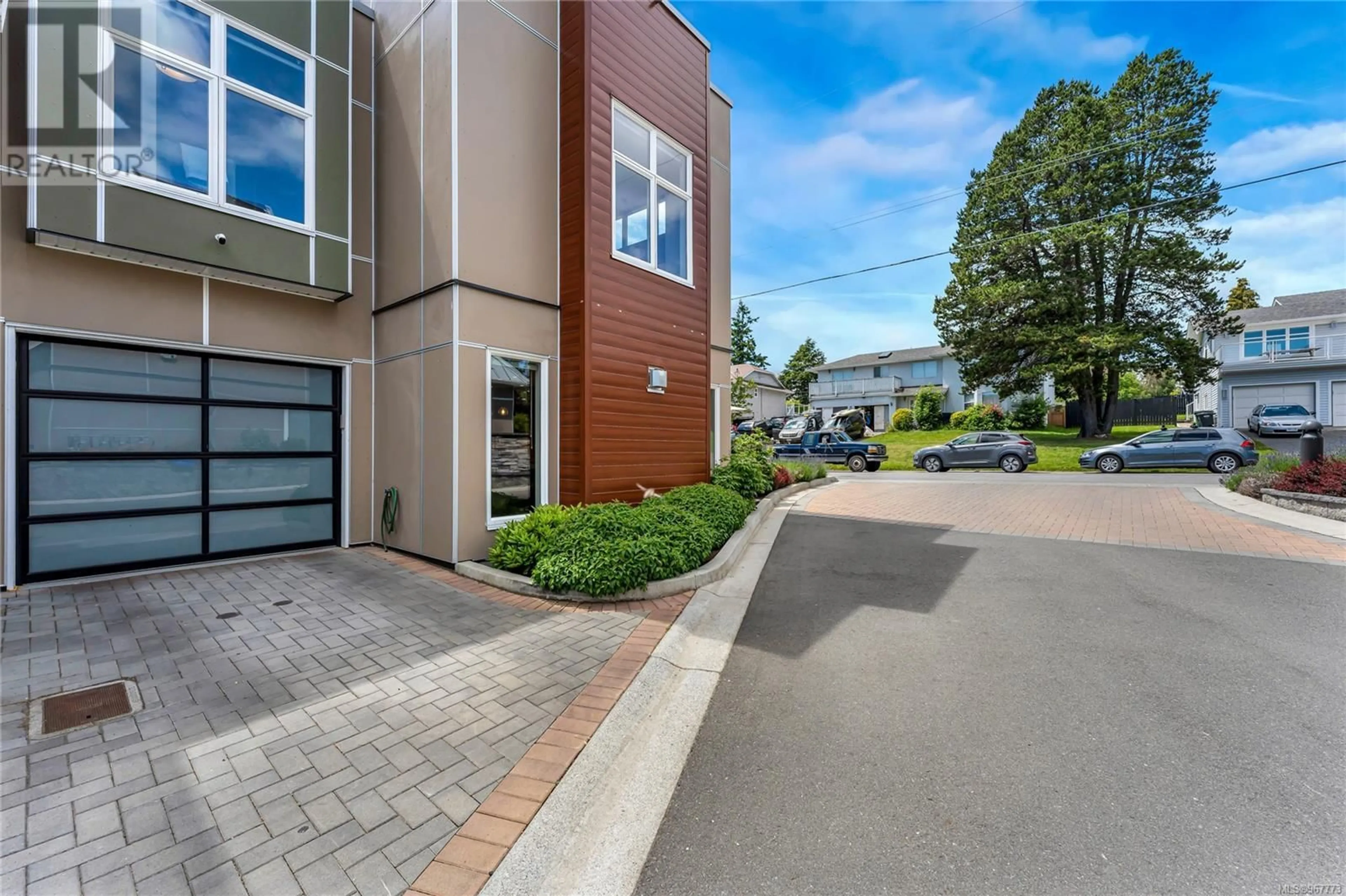 A pic from exterior of the house or condo for 36 4355 Viewmont Ave, Saanich British Columbia V8Z5K8