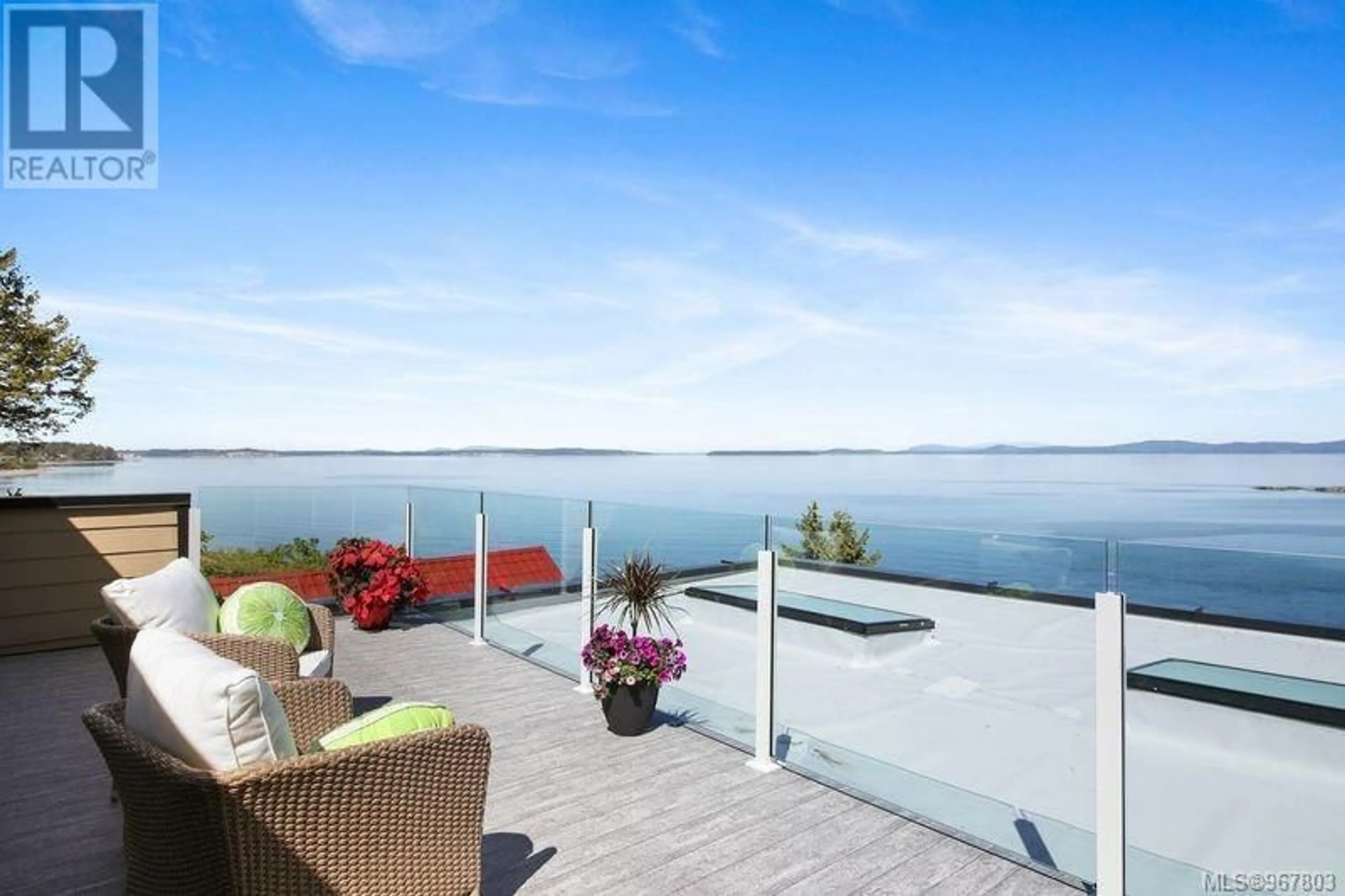 Patio for 4953 Cordova Bay Rd, Saanich British Columbia V8Y2K1