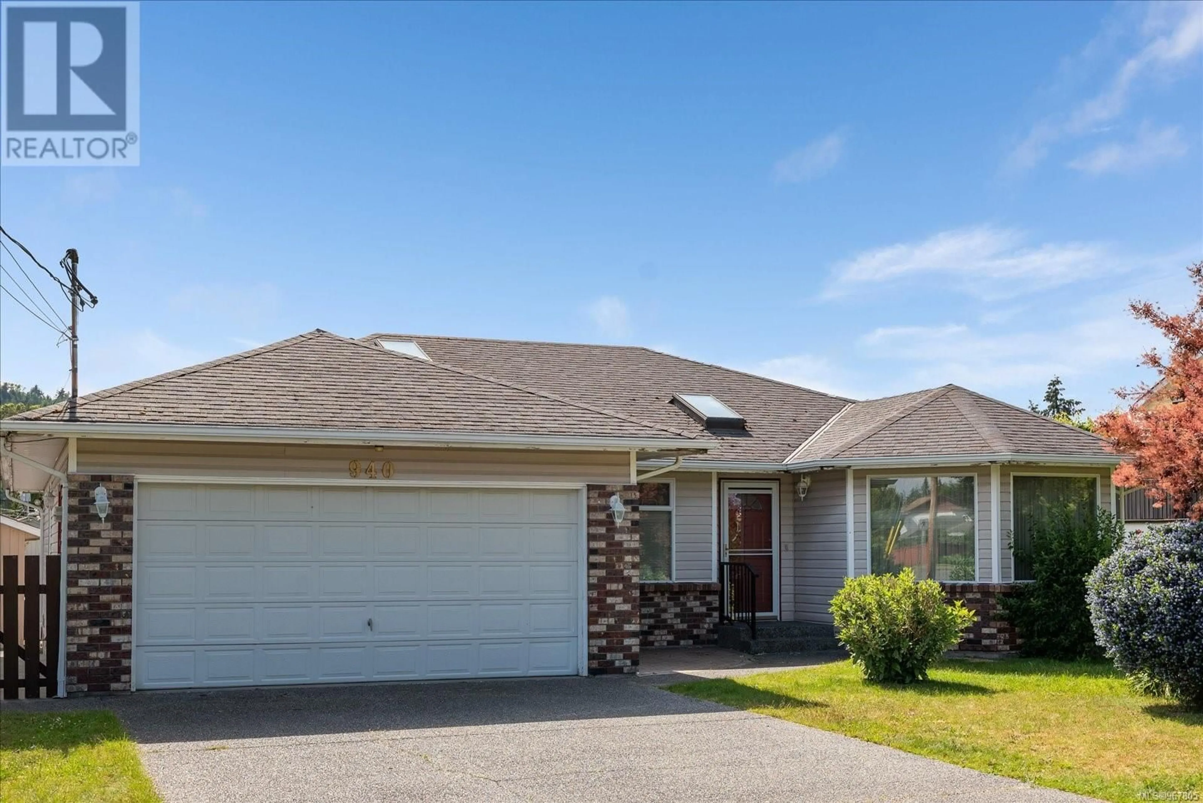 Frontside or backside of a home for 940 Dunsmuir Cres, Ladysmith British Columbia V9G1N7