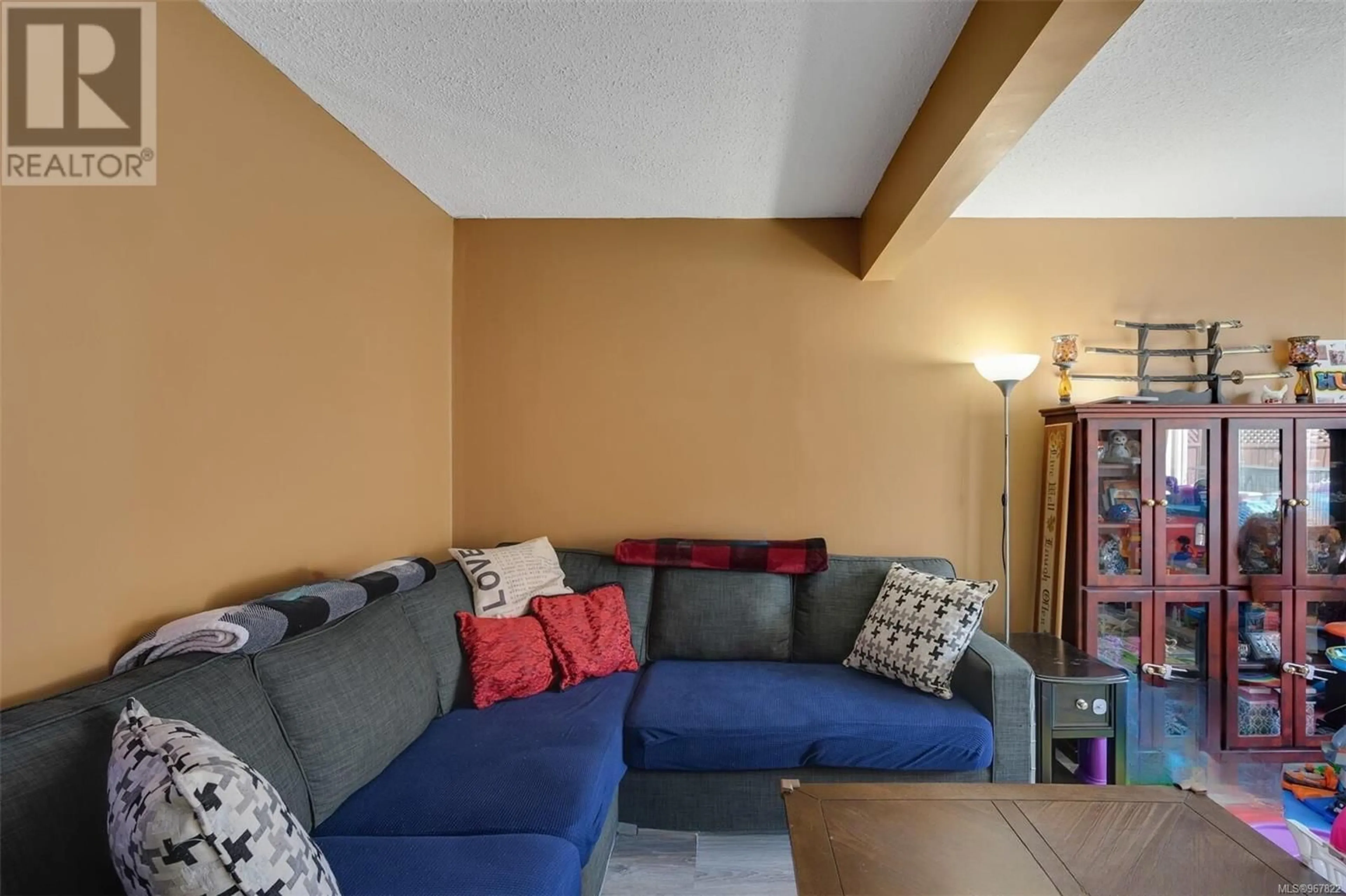 Living room for 13 626 Goldstream Ave, Langford British Columbia V9B2W8