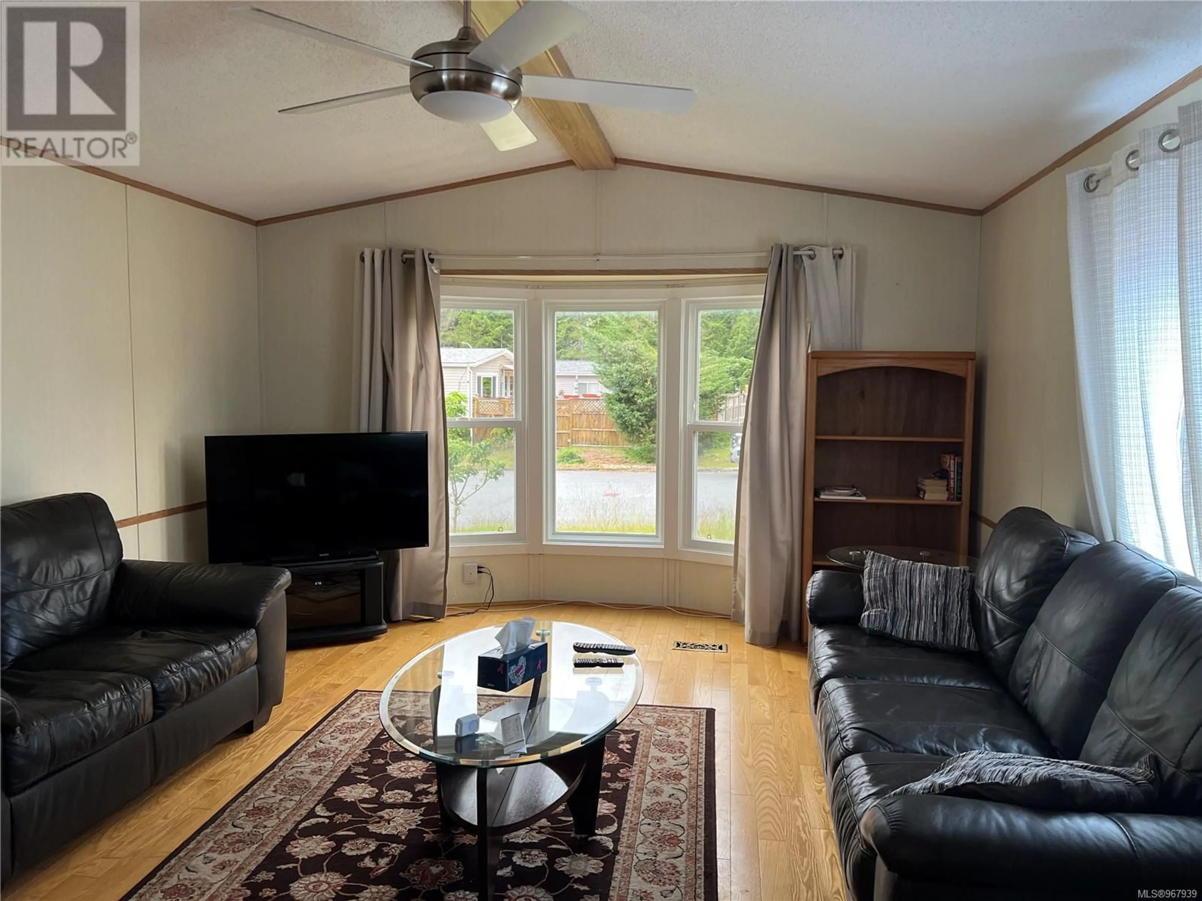 Living room, wood floors for 610 Conuma Dr, Gold River British Columbia V0P1G0