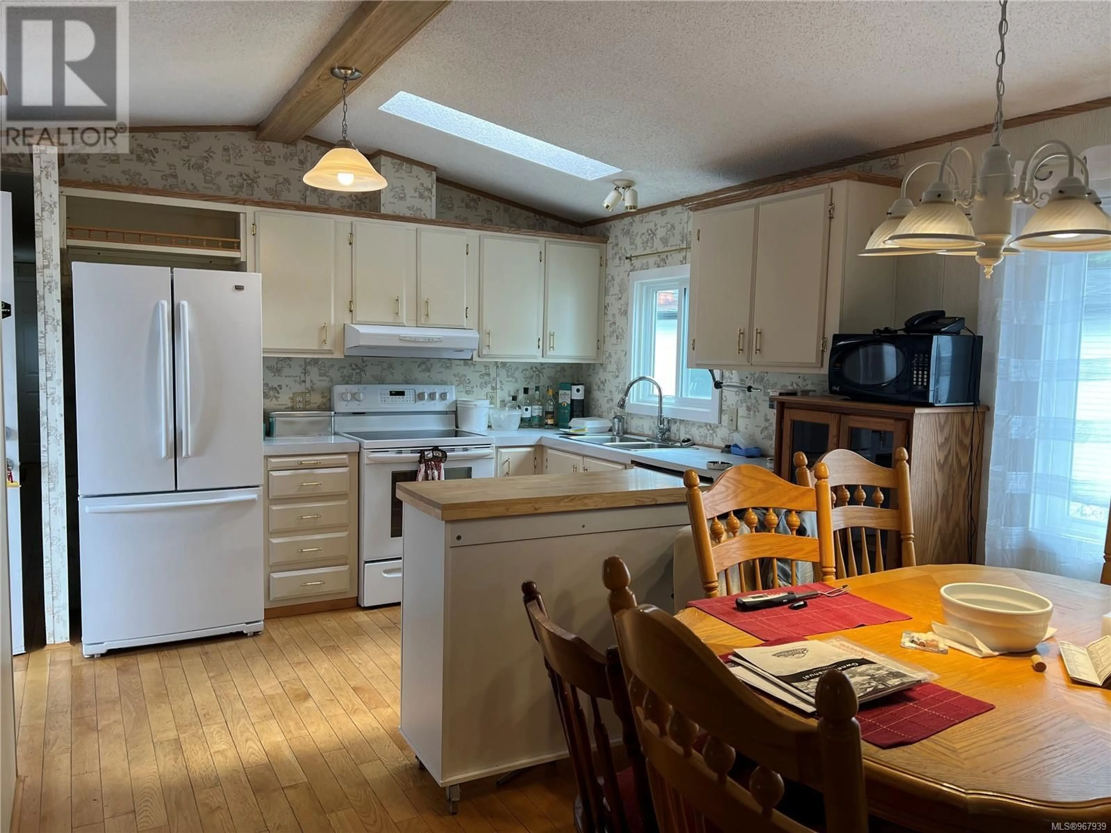 Open concept kitchen for 610 Conuma Dr, Gold River British Columbia V0P1G0