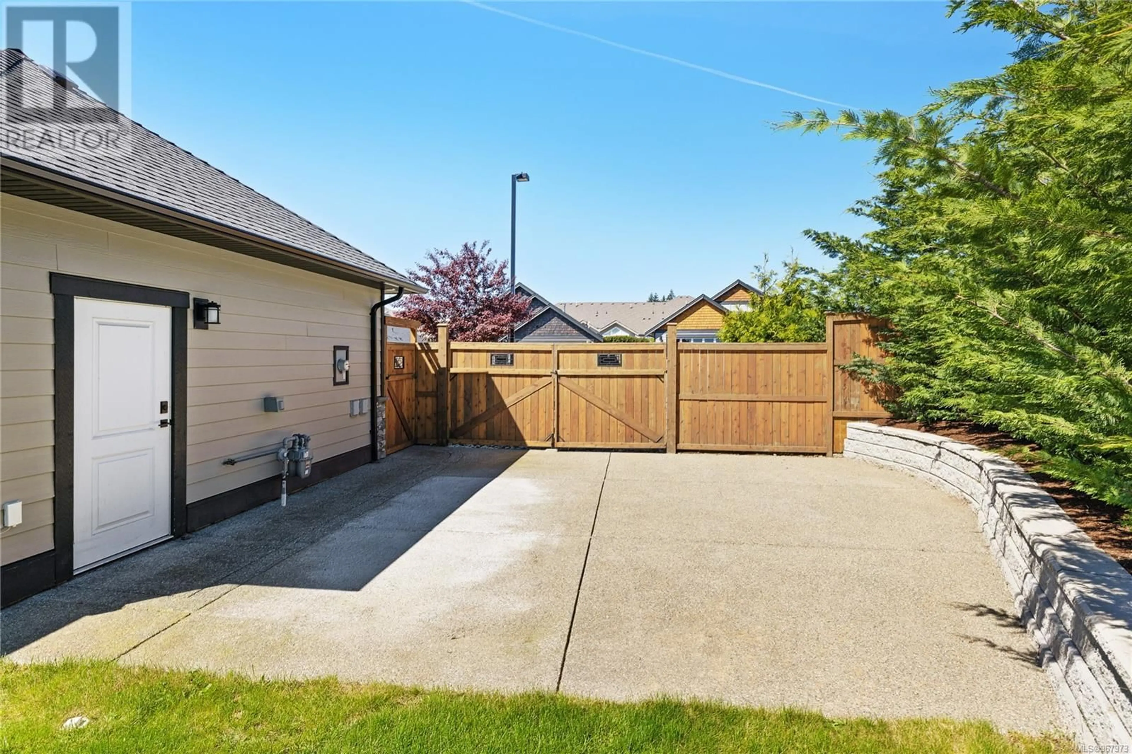 Fenced yard for 236 Amity Way, Parksville British Columbia V9P0E7