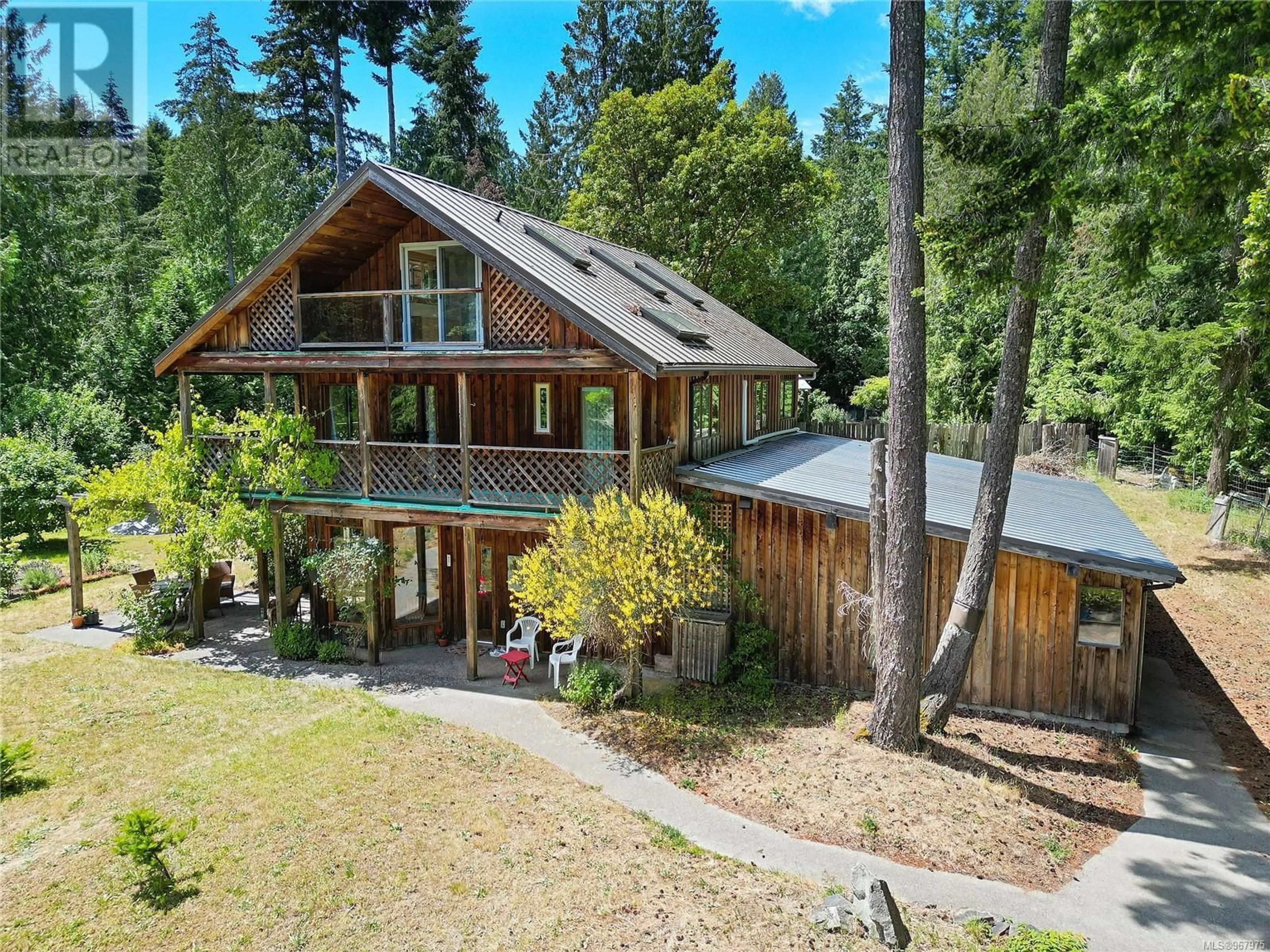 Frontside or backside of a home for 625 Fernhill Rd, Mayne Island British Columbia V0N2J1