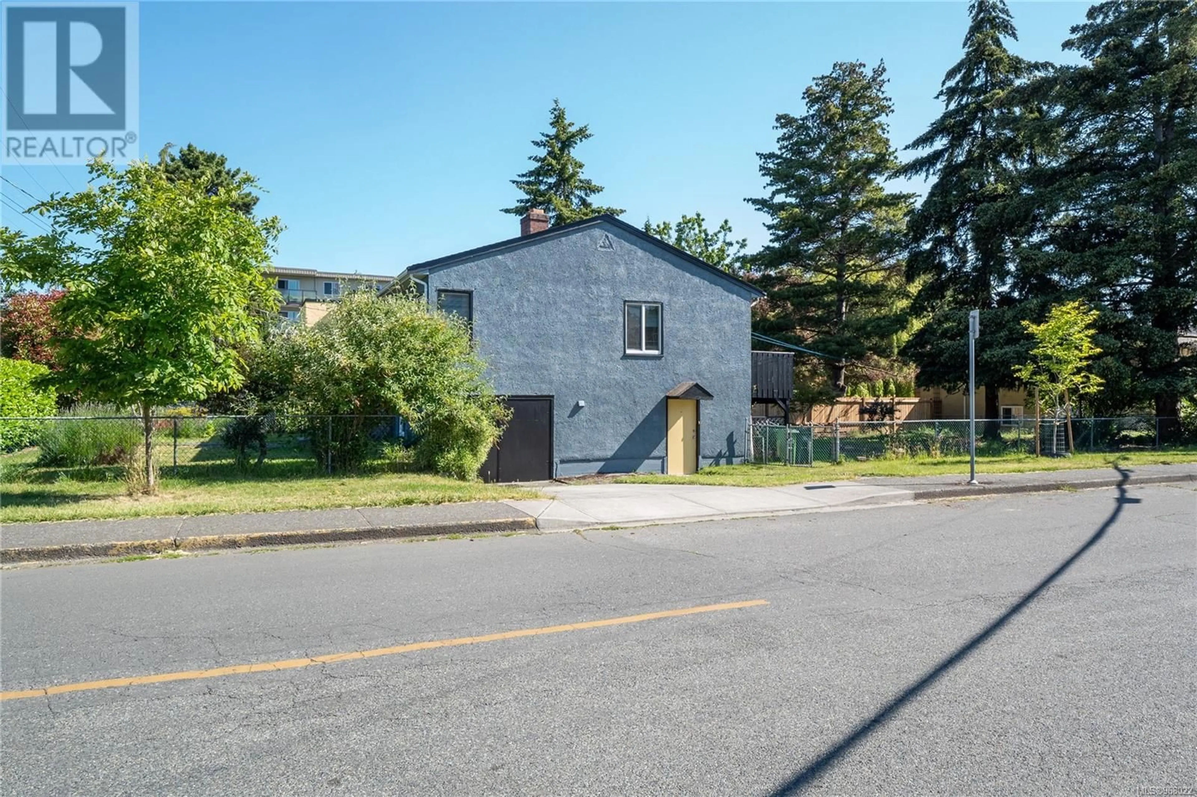 Frontside or backside of a home for 1905 Lee Ave, Victoria British Columbia V8R4W9