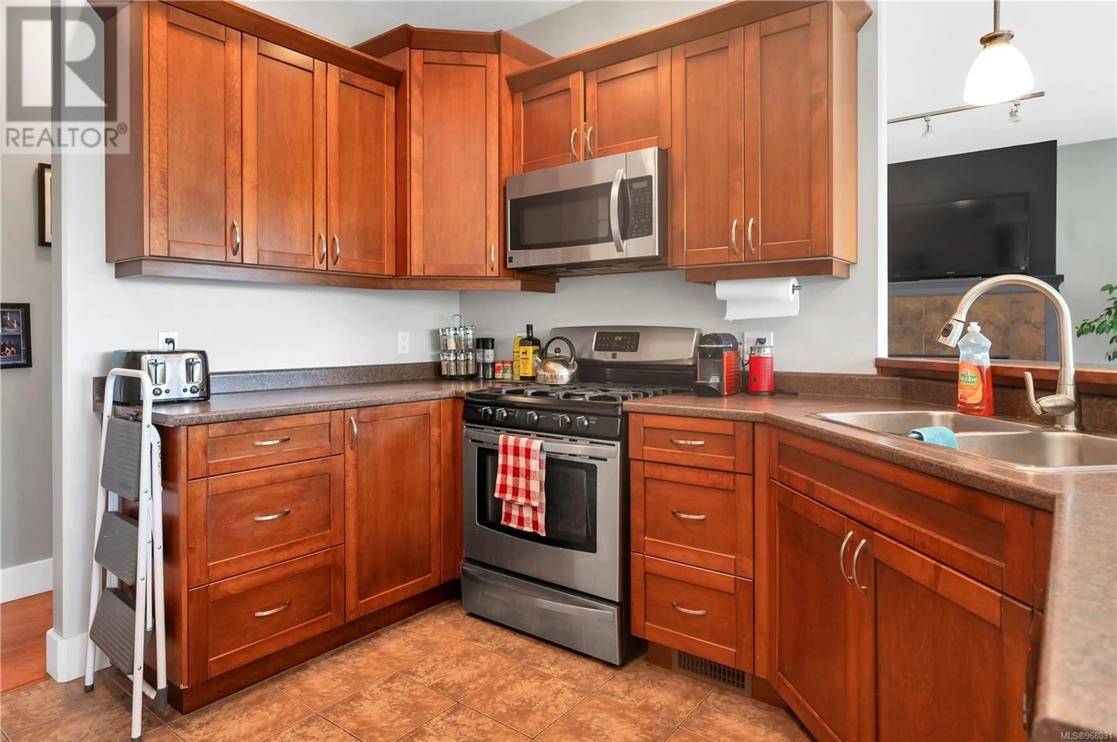 Standard kitchen, unknown for 3668 VERMONT PLACE, Campbell River British Columbia V9H1V3