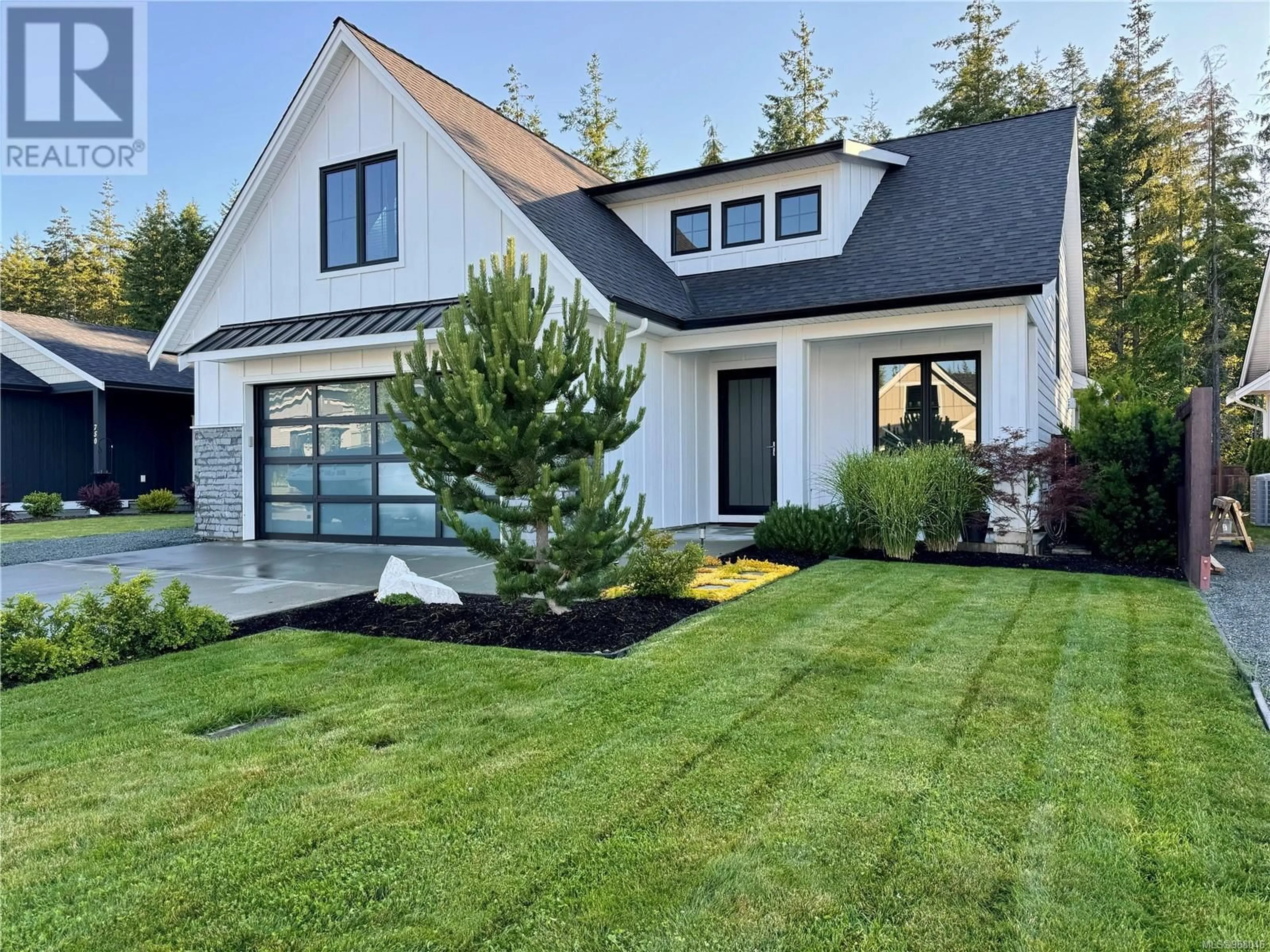 Frontside or backside of a home for 746 Salal St, Campbell River British Columbia V9H0E6