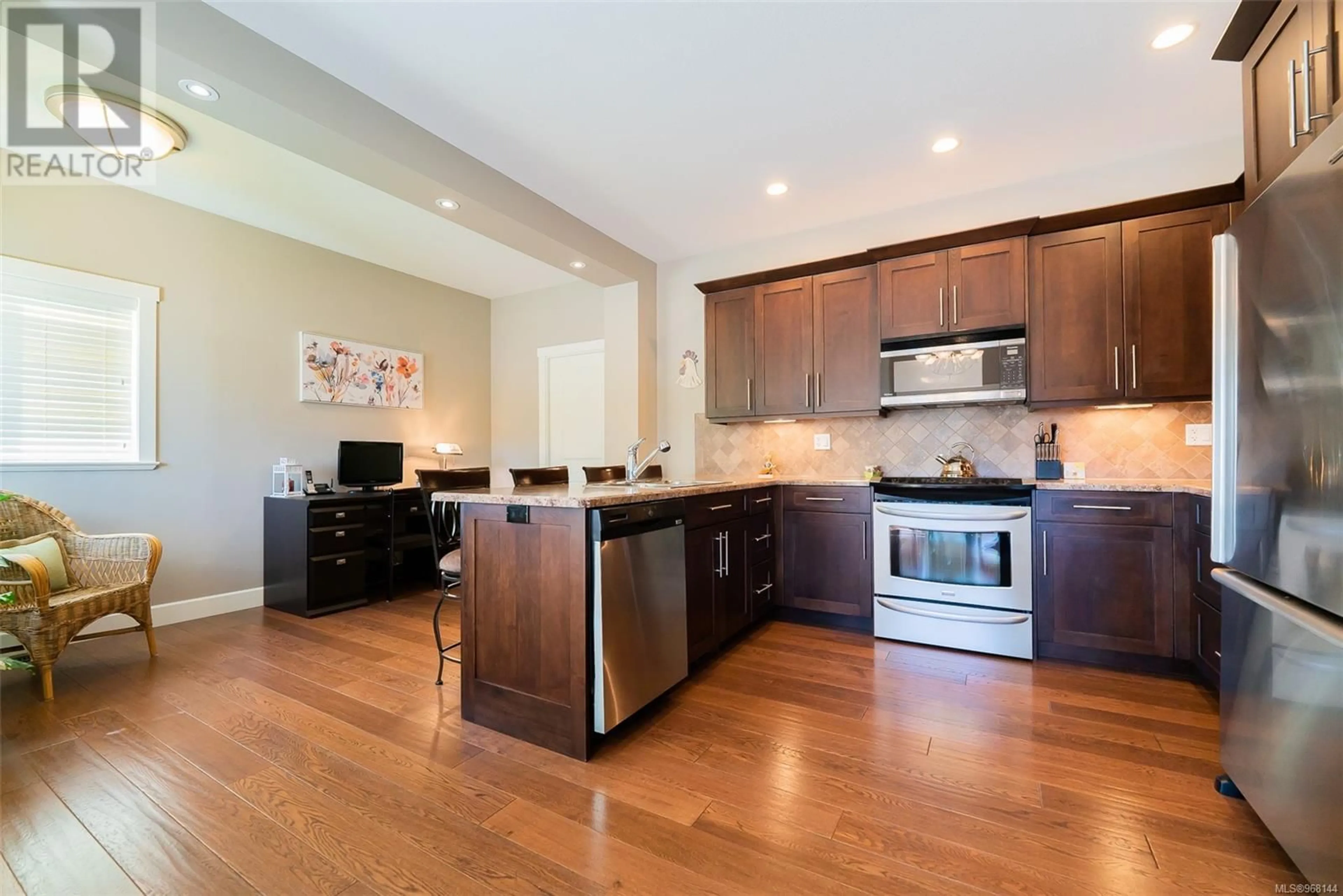 Contemporary kitchen for 415 Poets Trail Dr, Nanaimo British Columbia V9R7B1