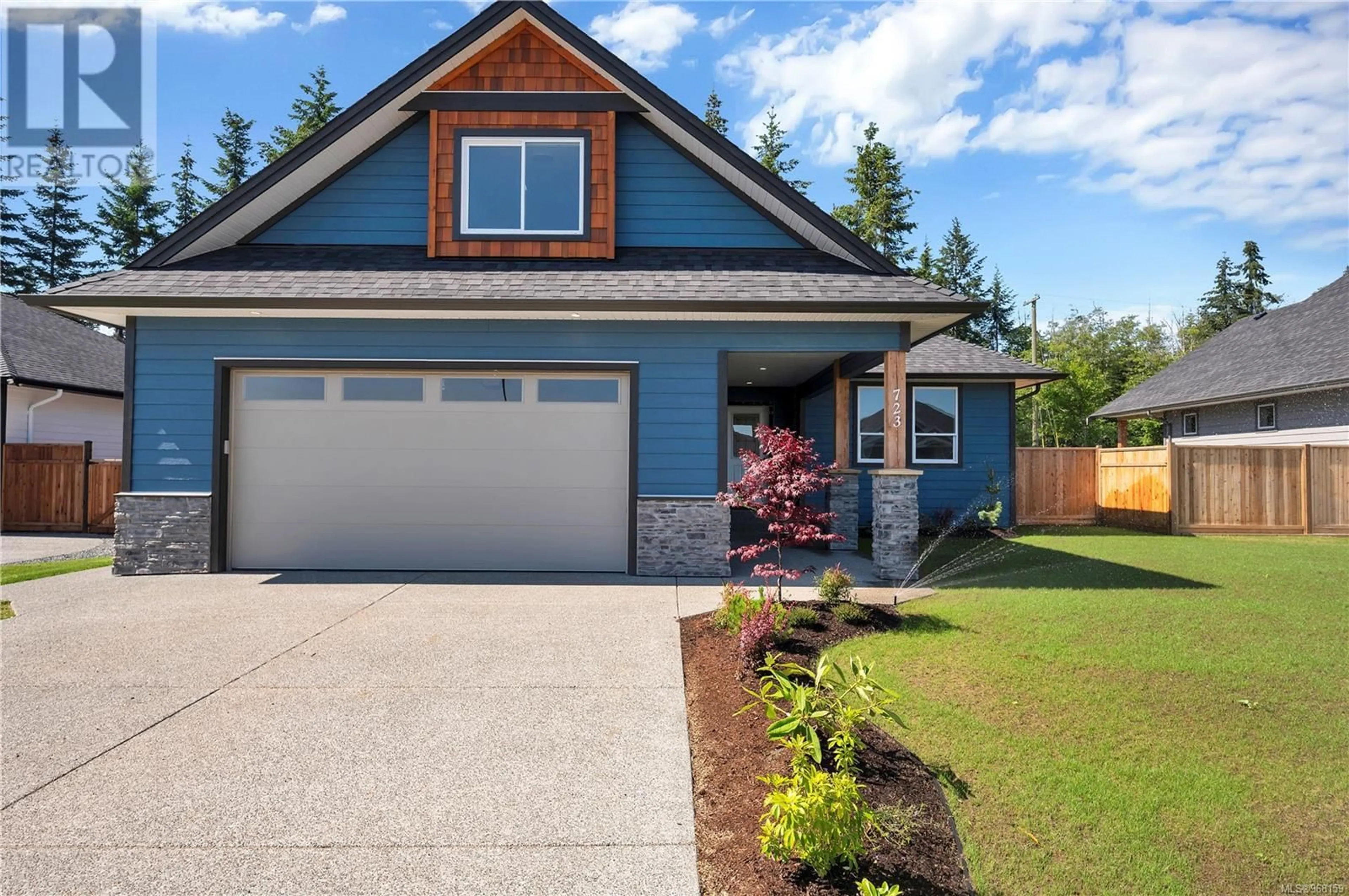 Home with vinyl exterior material for 723 Salmonberry St, Campbell River British Columbia V9H0G1