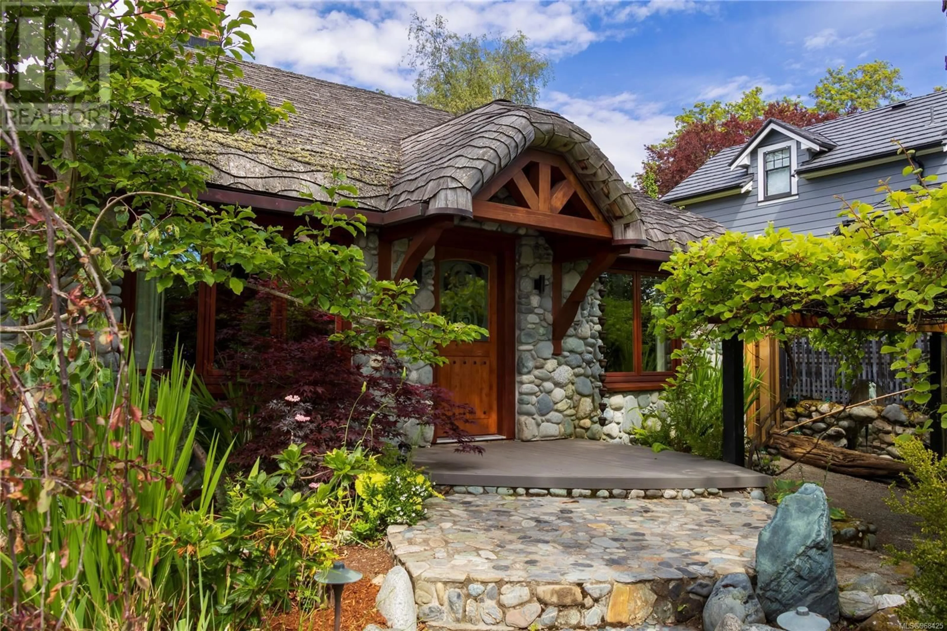 Cottage for 752 Monterey Ave, Oak Bay British Columbia V8S4V2