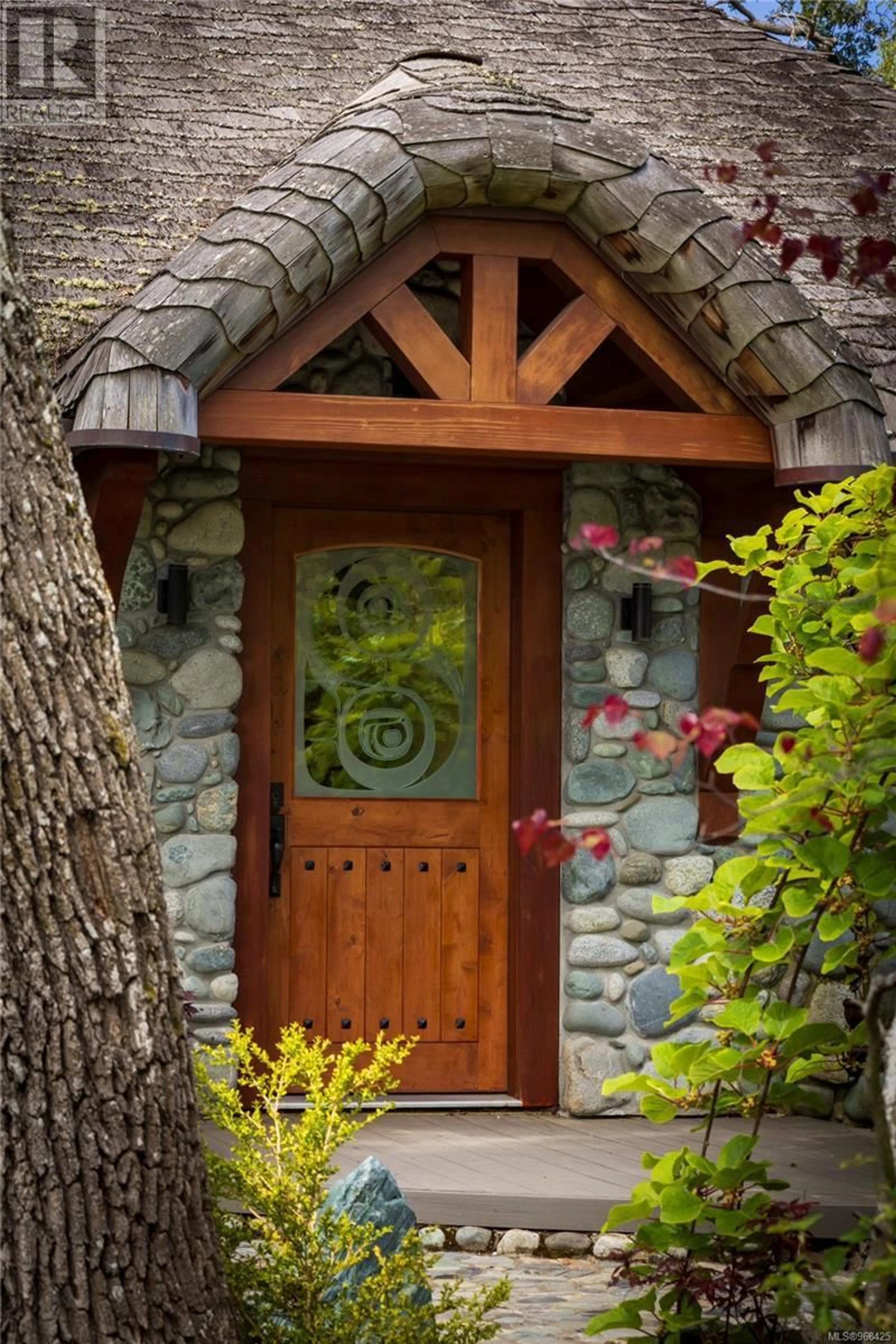 Indoor entryway for 752 Monterey Ave, Oak Bay British Columbia V8S4V2