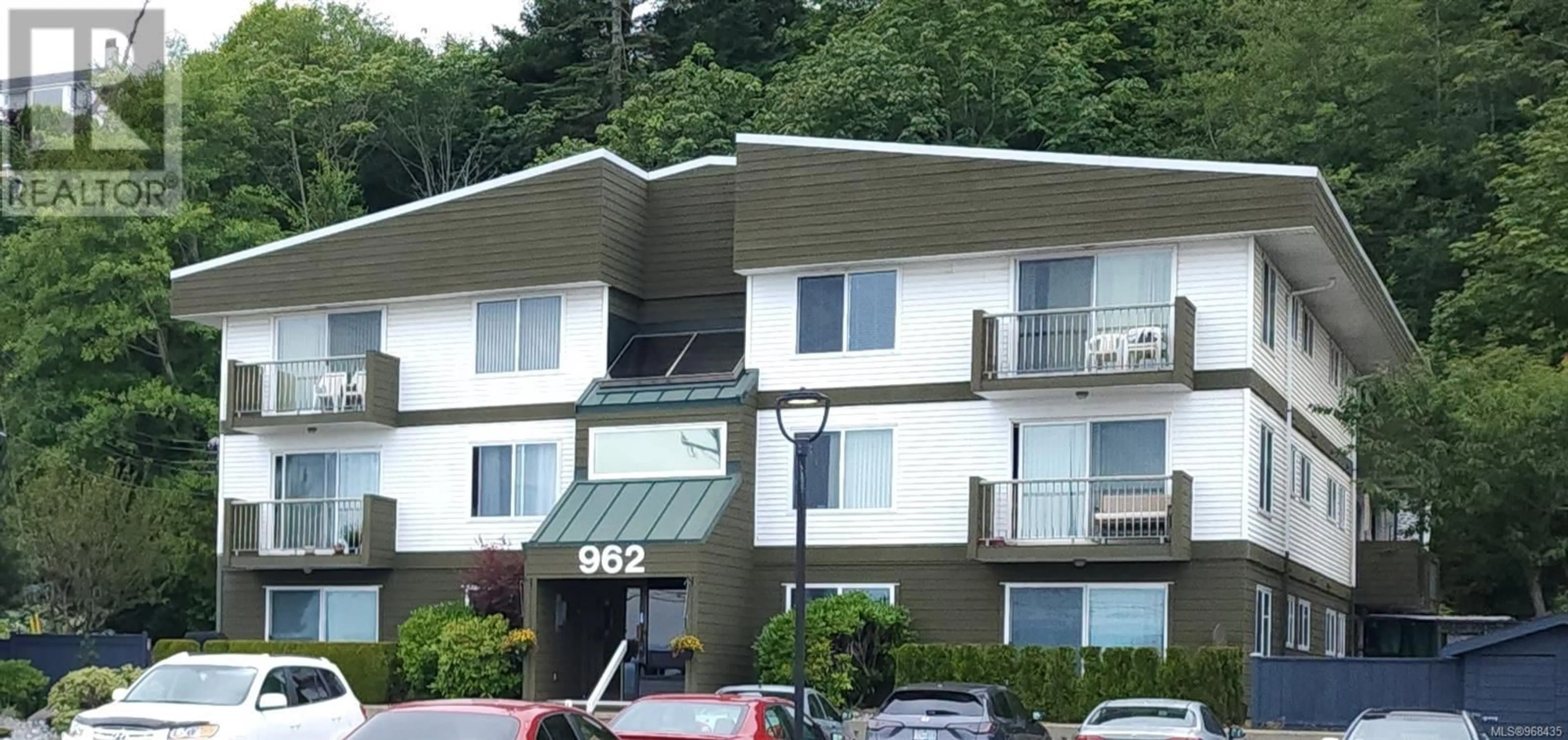 A pic from exterior of the house or condo for 303 962 Island Hwy S, Campbell River British Columbia V9W1B1