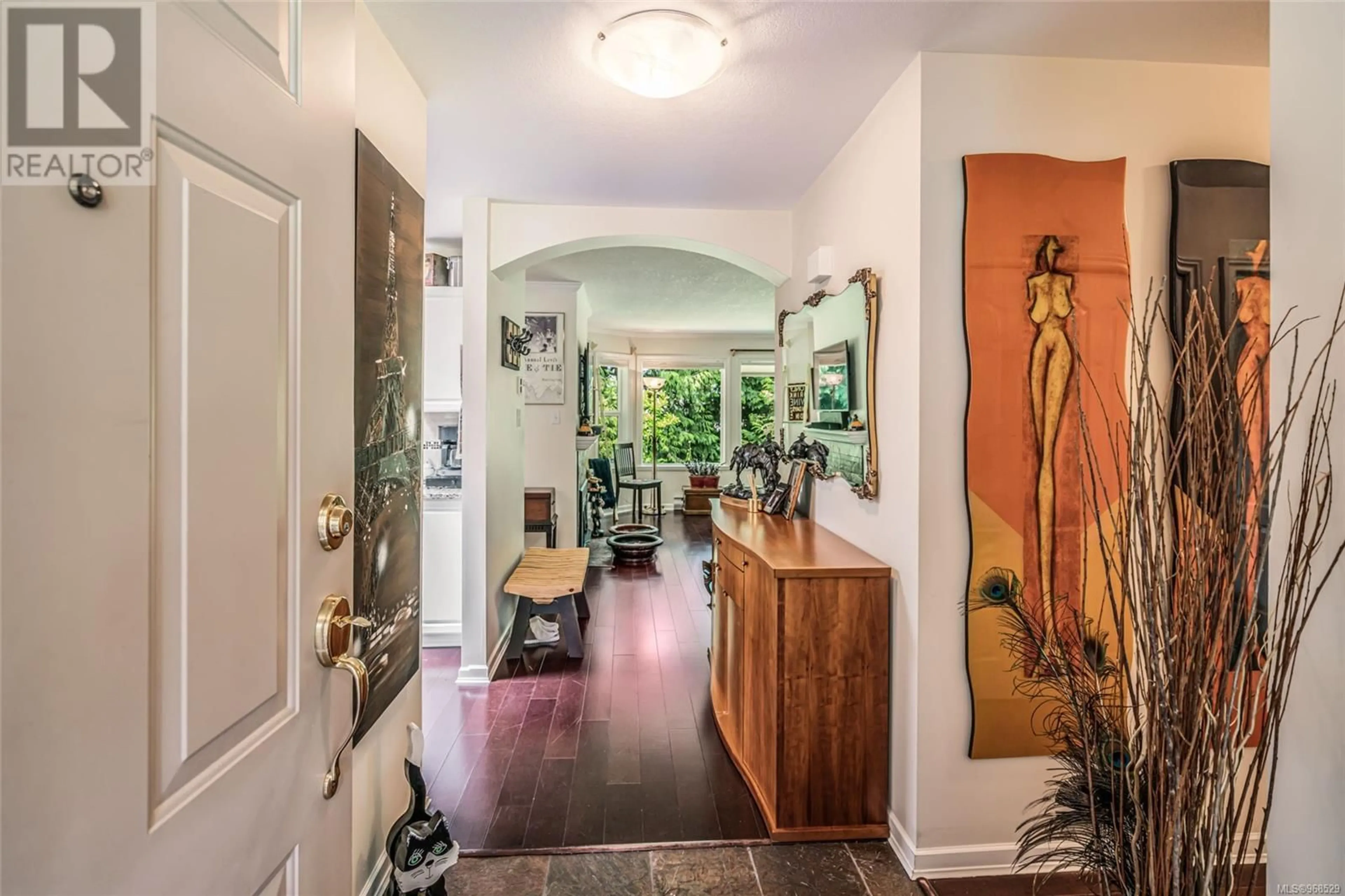 Indoor entryway for 20 810 Chestnut St, Qualicum Beach British Columbia V9K2M6