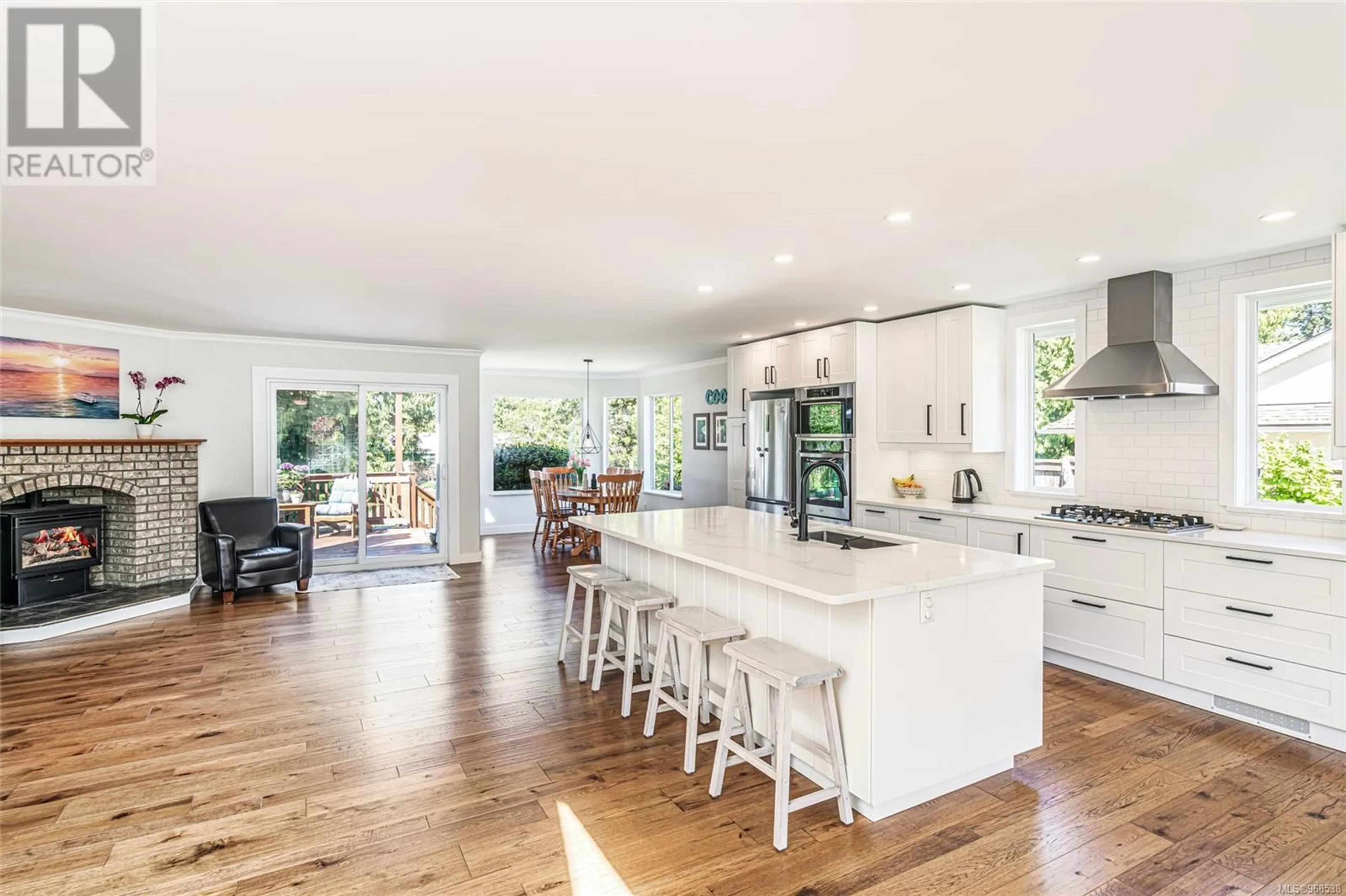 Contemporary kitchen for 1169 Wedgewood Close, Qualicum Beach British Columbia V9K1C6