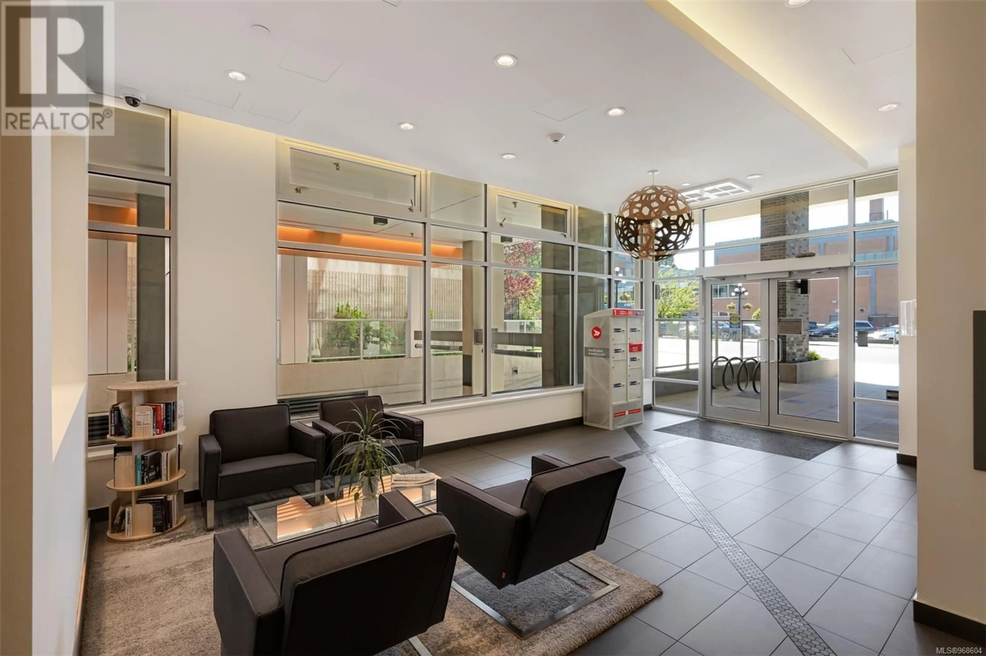 Indoor lobby for 204 838 Broughton St, Victoria British Columbia V8W1E4