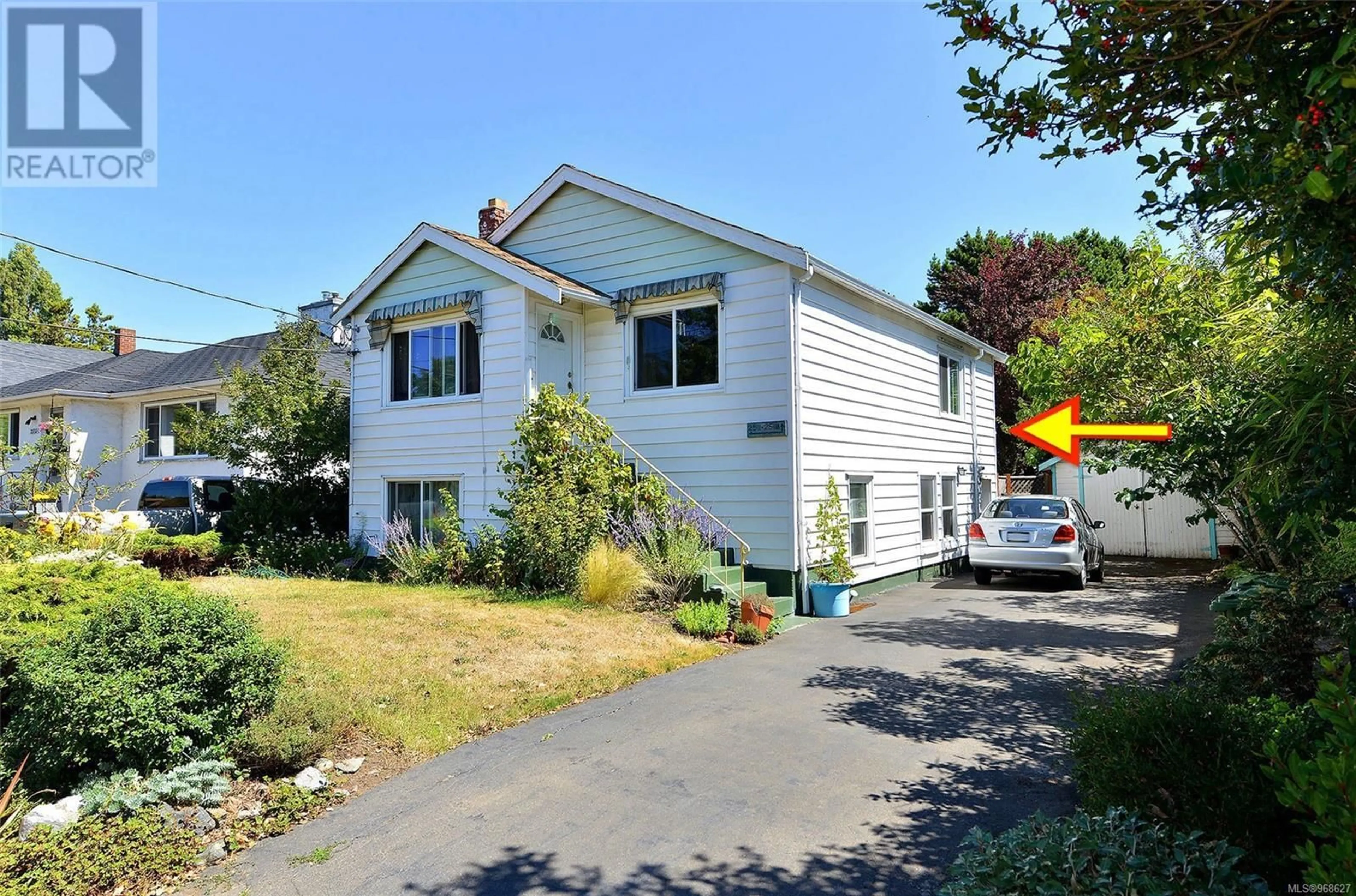 Frontside or backside of a home for A 2511 Vancouver St, Victoria British Columbia V8T4A6