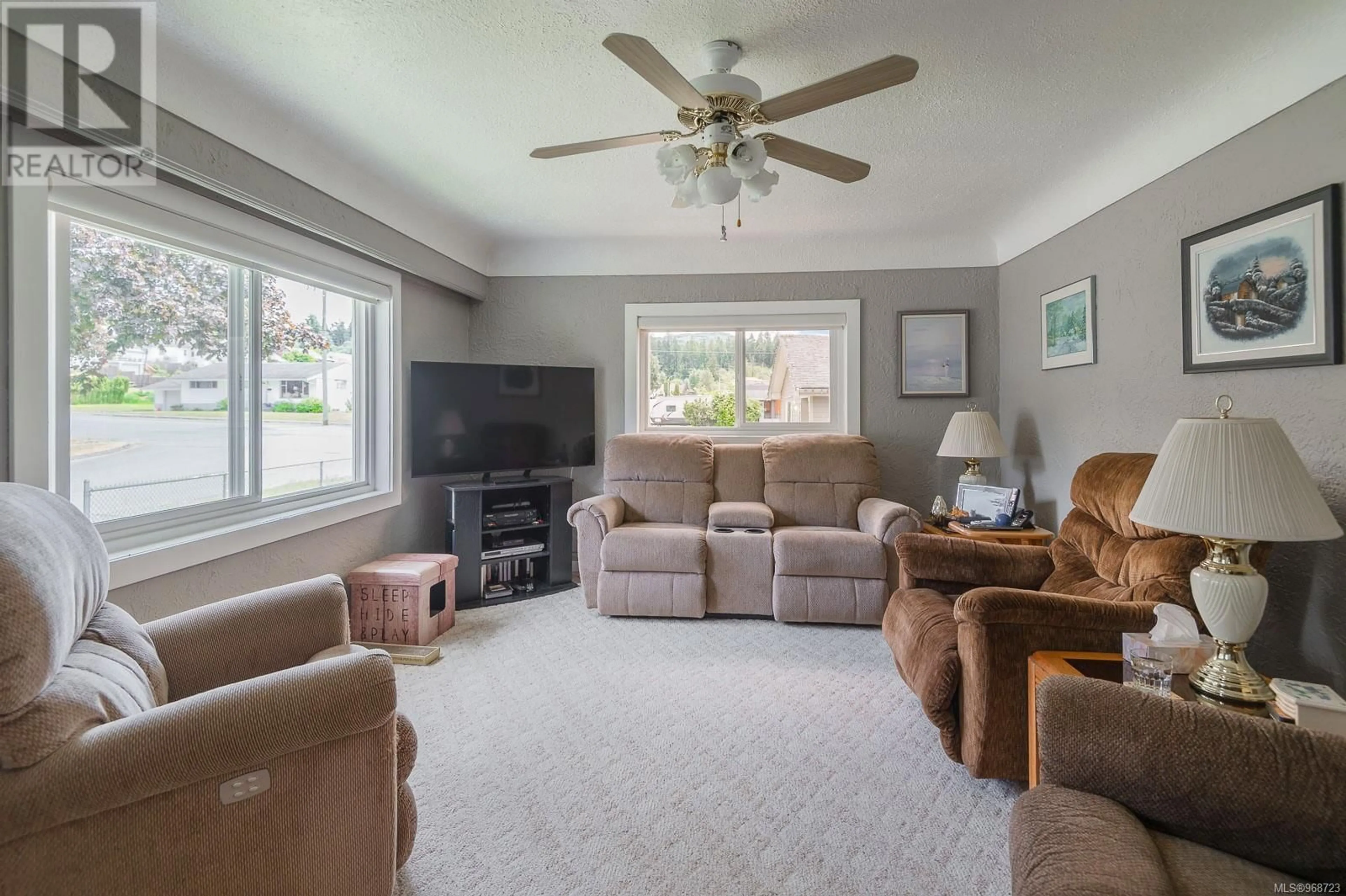 Living room for 2512 8th Ave, Port Alberni British Columbia V9Y2L7